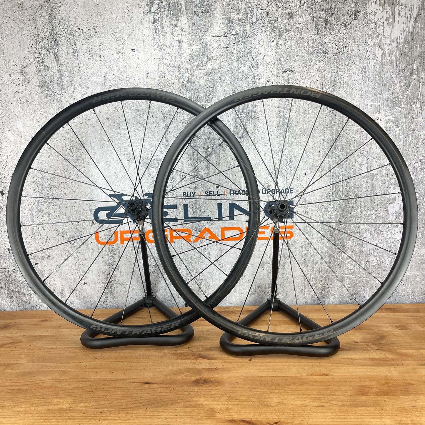 Bontrager Aeolus XXX 2 TLR Carbon Tubeless Bike Wheelset 700c Disc Brake 1425g