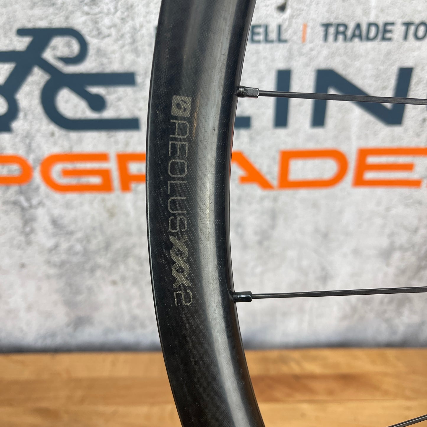 Bontrager Aeolus XXX 2 TLR Carbon Tubeless Bike Wheelset 700c Disc Brake 1425g