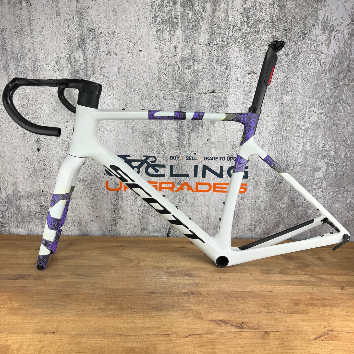 Low Mile! 2024 Scott Addict Gravel RC Large 56cm Carbon Disc Frameset 700c 2352g