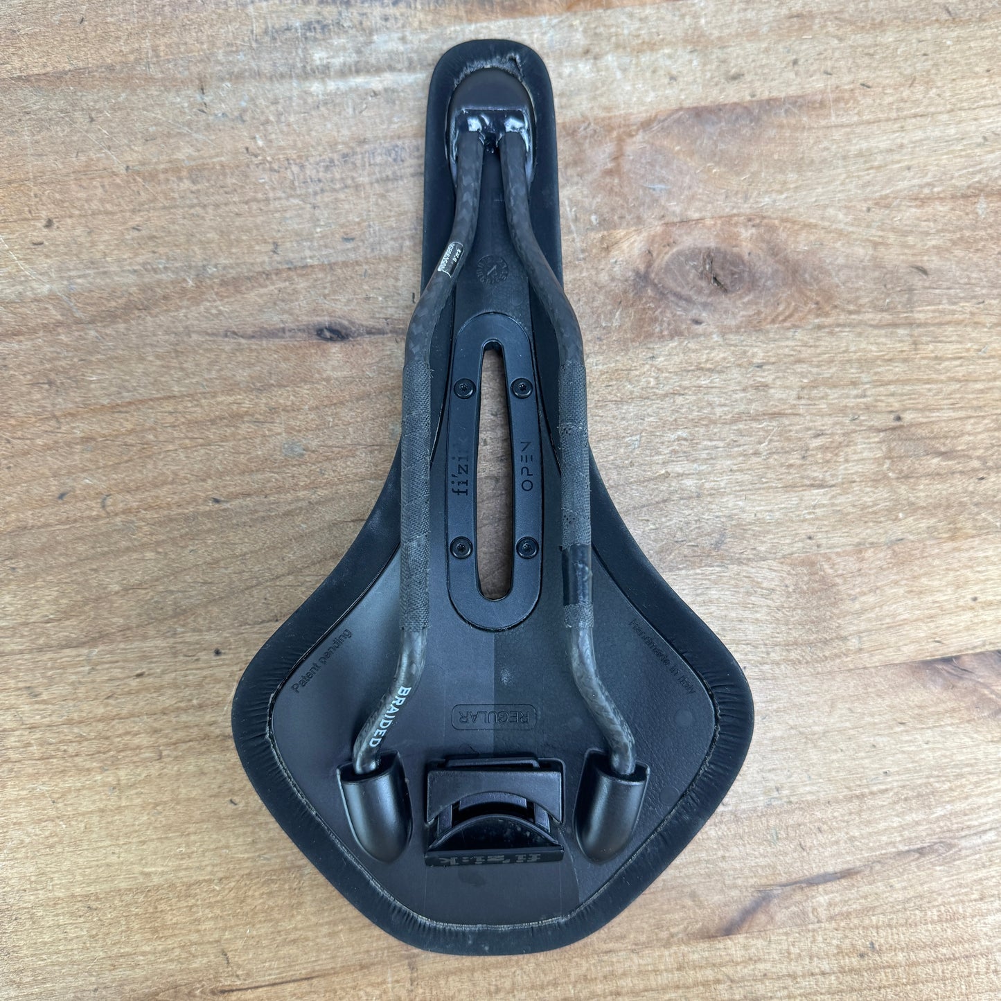 Fizik Antares R1 Open Regular 141mm 7x9mm Carbon Rails Bike Saddle 188g