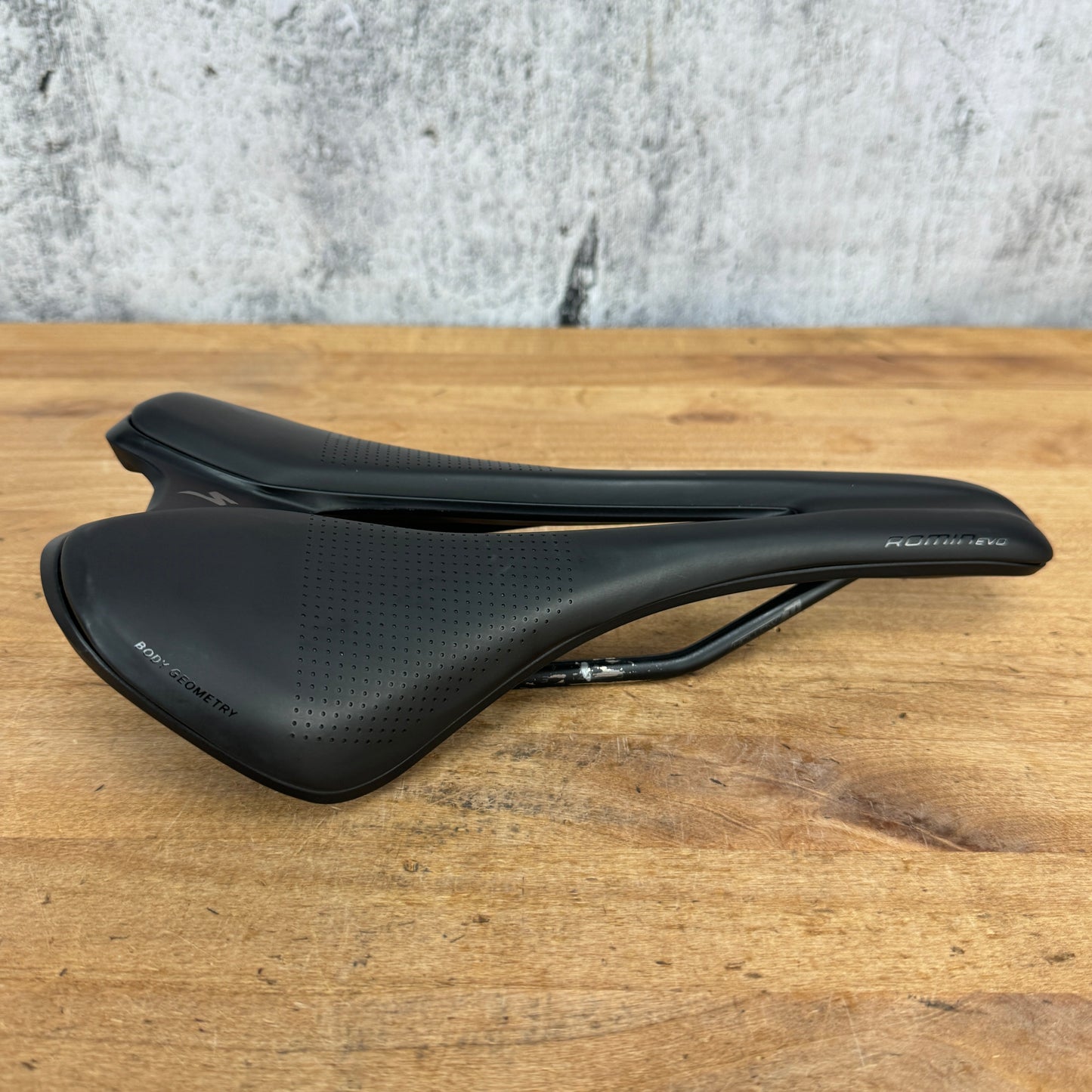 Specialized Romin Evo 143mm 7x7mm Titanium Rails Bike Saddle 265g