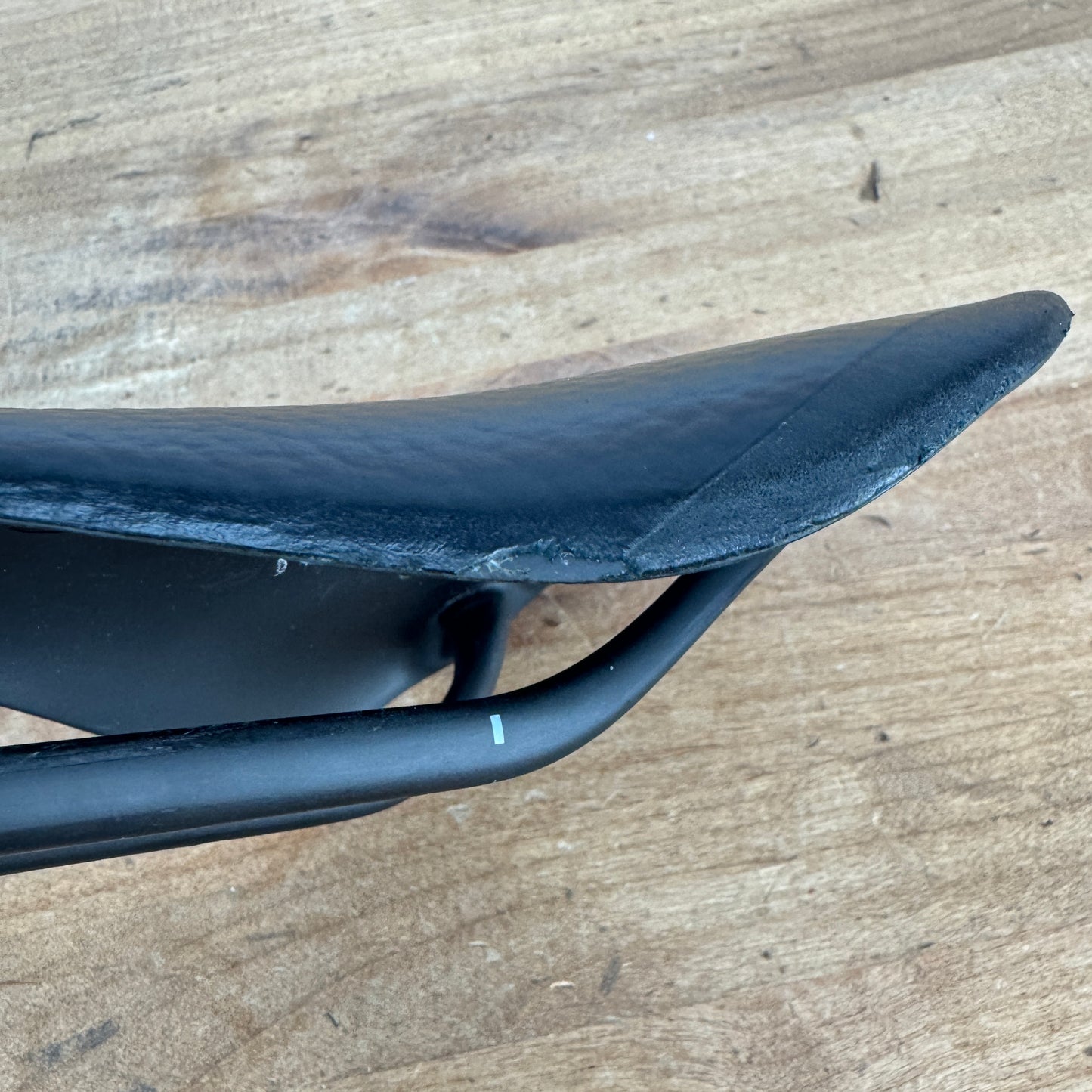 Fabric Airbus ALM Ultralight Carbon Leather 142mm 7x9mm Bike Saddle 130g