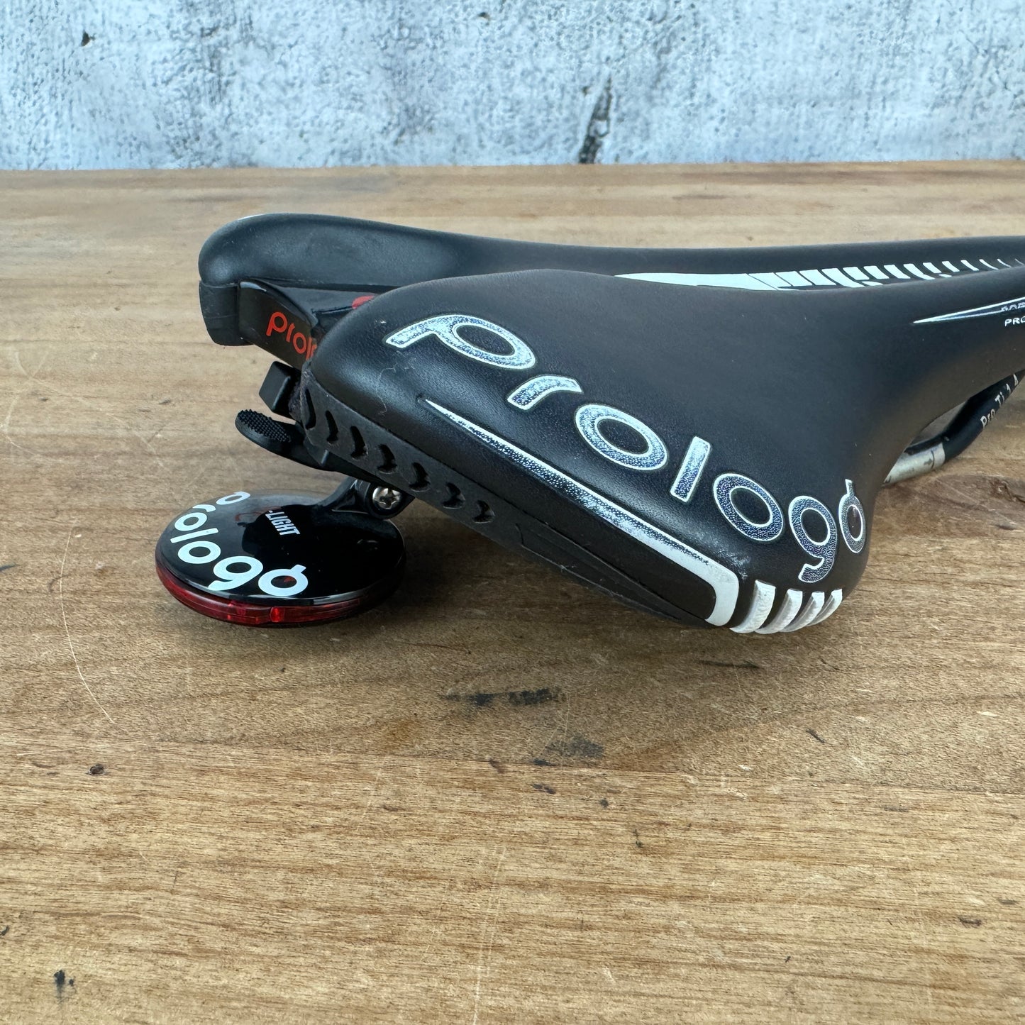 Prologo Scratch Pro Plus 143mm Pro 7x7mm Titanium 1.4 Rails Bike Saddle 292g