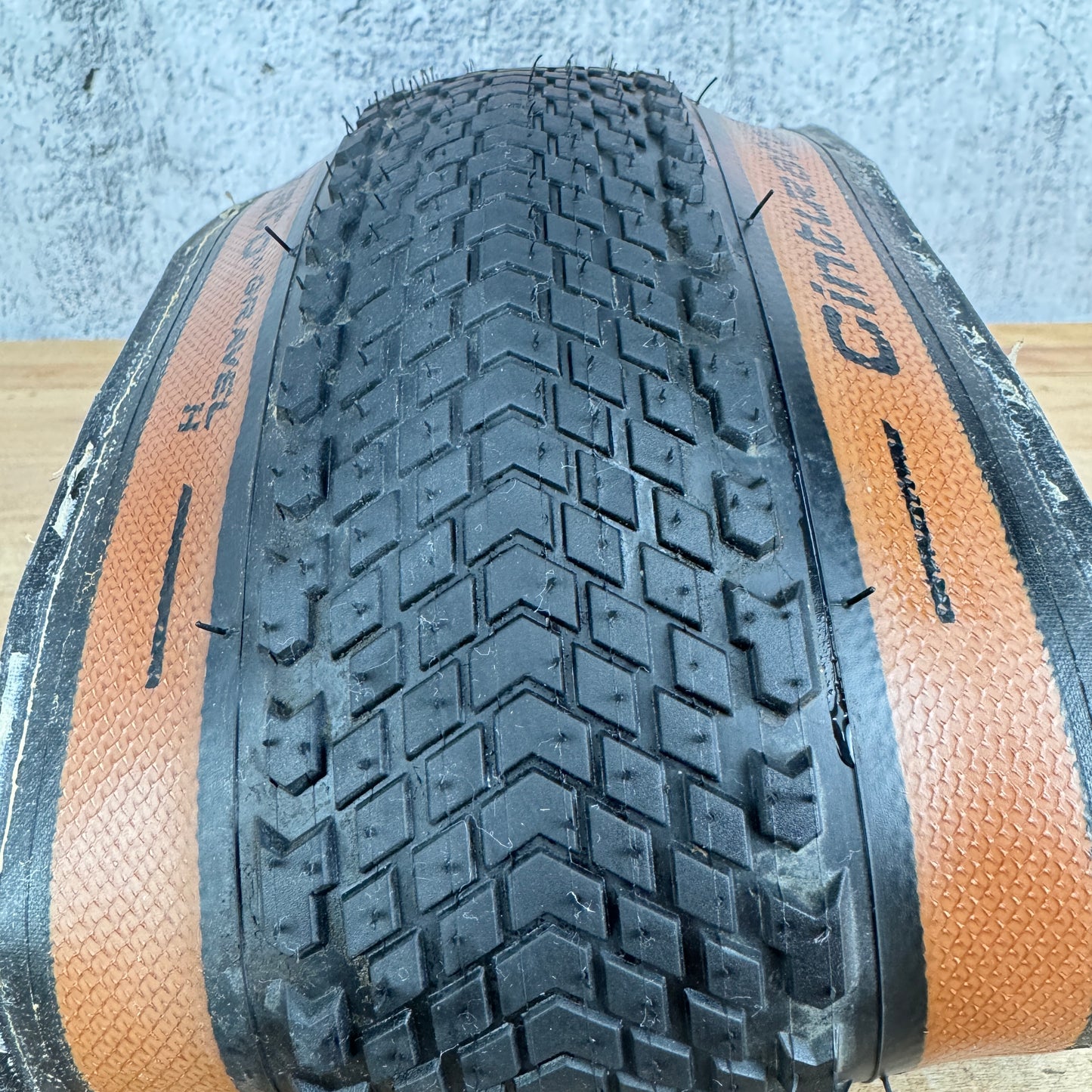 Low Mile Pirelli Cinturato Gravel M 650b x 50mm Tubeless Classic Tan Pair Tires