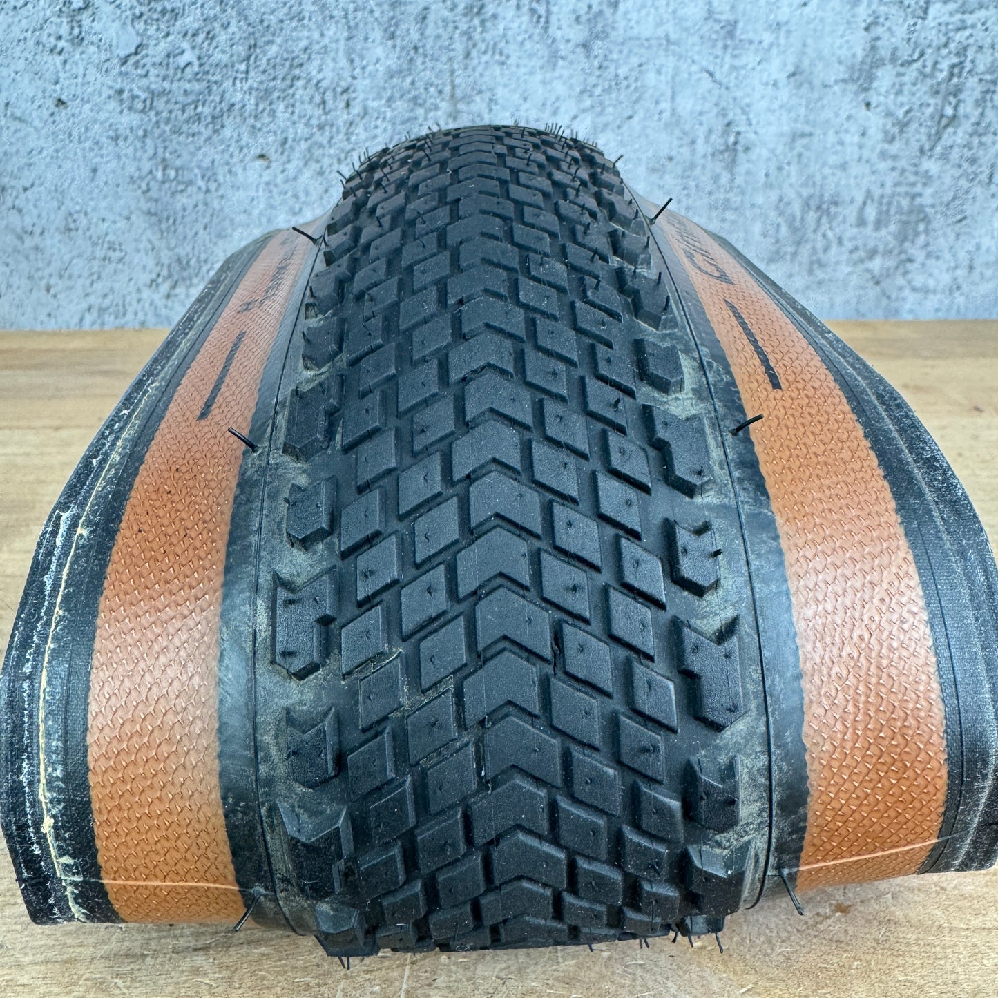 Low Mile Pirelli Cinturato Gravel M 650b x 50mm Tubeless Classic Tan Pair Tires