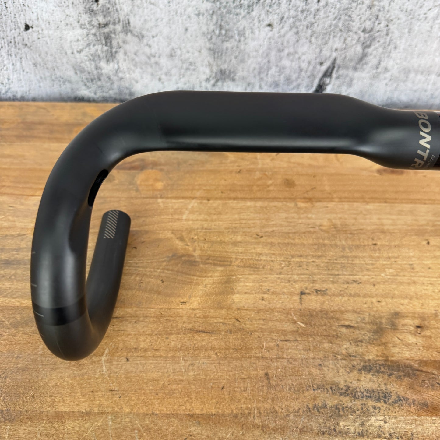 Bontrager XXX VR-CF Aero Carbon 31.8mm 44cm Bike Drop Handlebar 245g
