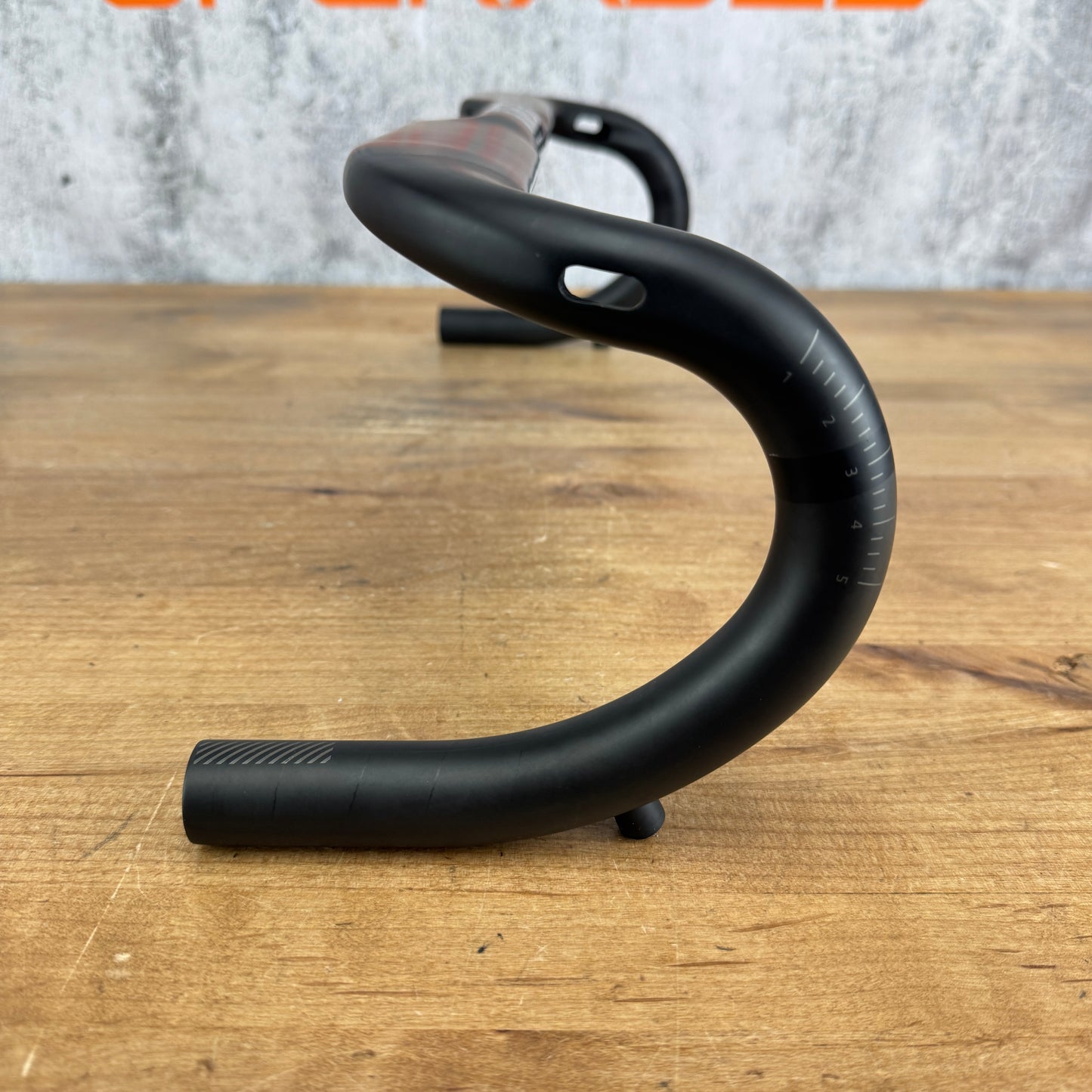 Bontrager XXX VR-CF Aero Carbon 31.8mm 44cm Bike Drop Handlebar 245g