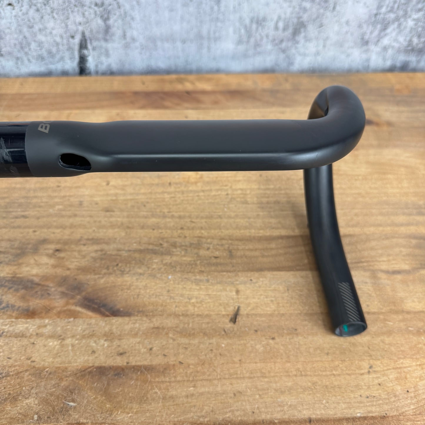 Bontrager XXX VR-CF Aero Carbon 31.8mm 44cm Bike Drop Handlebar 245g