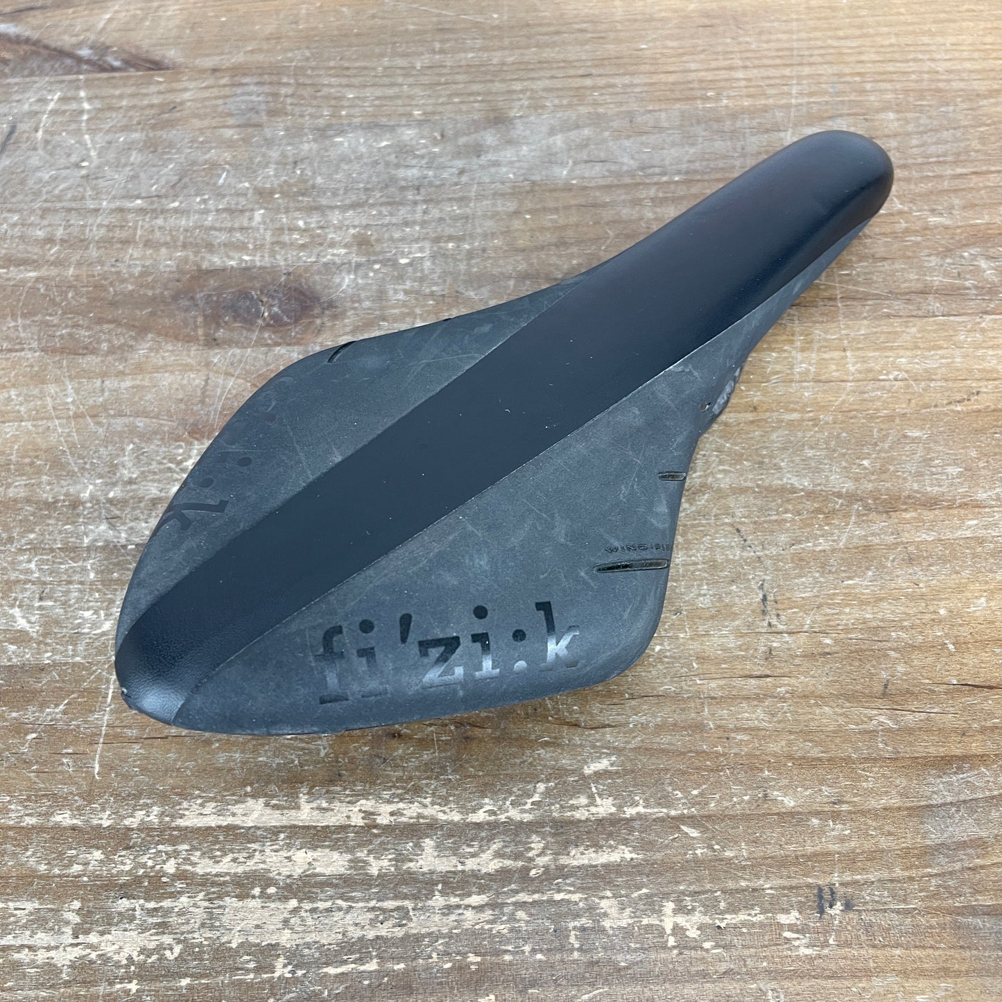 Fizik Arione R1 8x10mm Braided Carbon Rails 126mm Road Bike Saddle 167g