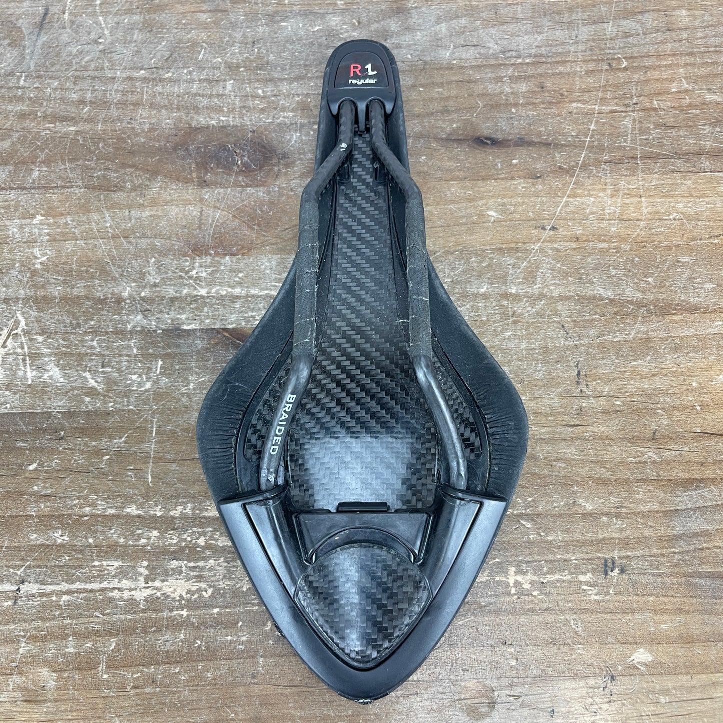 Fizik Arione R1 8x10mm Braided Carbon Rails 126mm Road Bike Saddle 167g