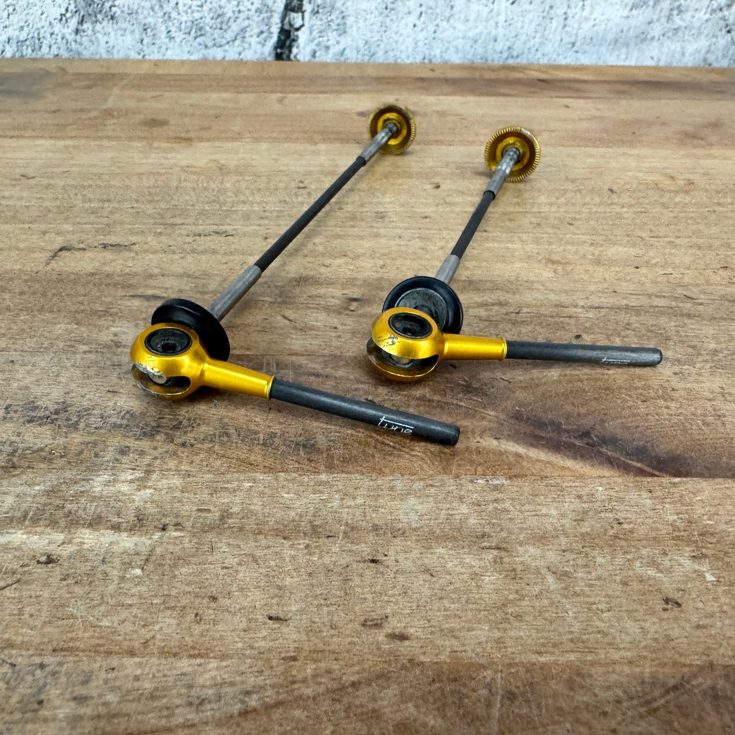 Tune U20 Carbon Titanium 100/130mm Gold Quick Release Skewers 27g