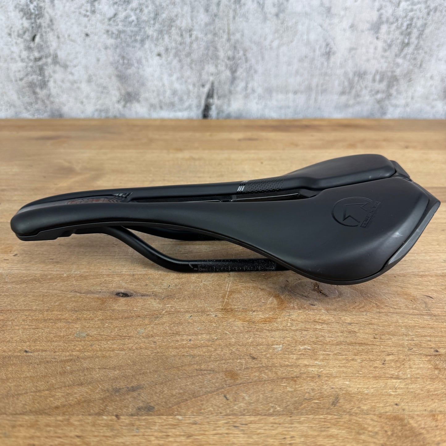 New Takeoff! Shimano Pro Turnix 142mm 7x9mm Carbon Rails Bike Saddle 165g