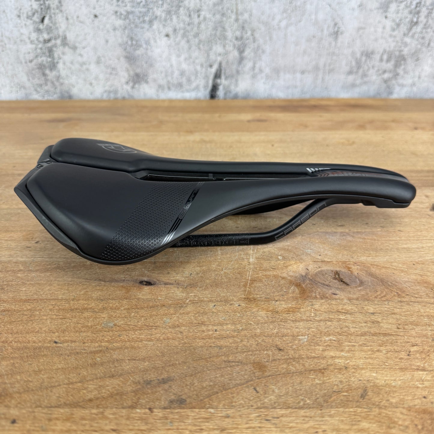 New Takeoff! Shimano Pro Turnix 142mm 7x9mm Carbon Rails Bike Saddle 165g