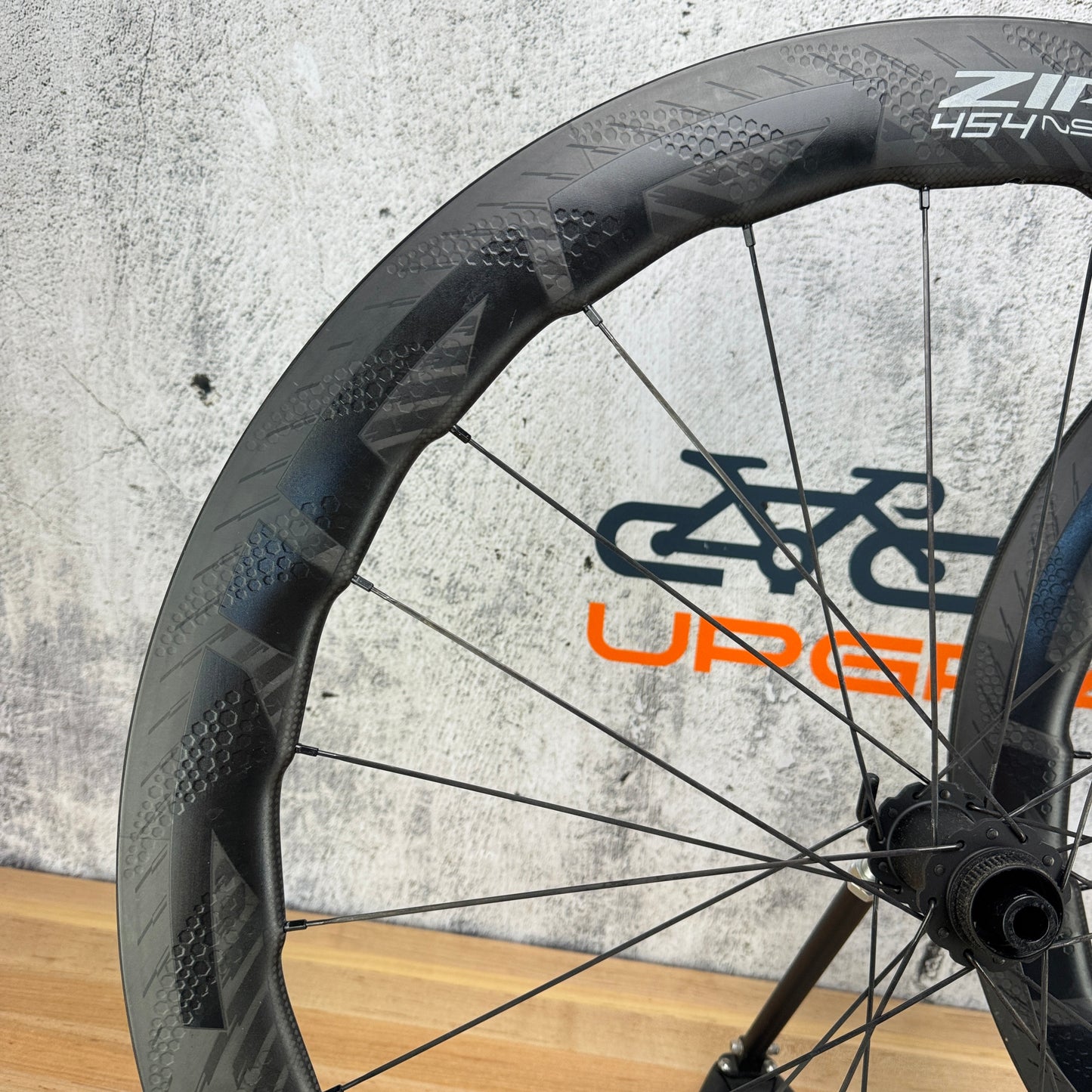 Low Mile! Zipp 454 NSW Carbon Tubeless Hookless Disc Wheelset 700c 1394g