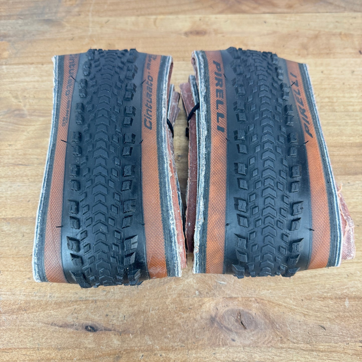 Light Wear! Pirelli Cinturato gravel TLR 700c x 40mm Tubeless Pair Tires 1067g