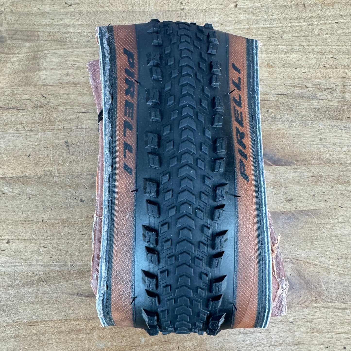 Light Wear! Pirelli Cinturato gravel TLR 700c x 40mm Tubeless Pair Tires 1067g