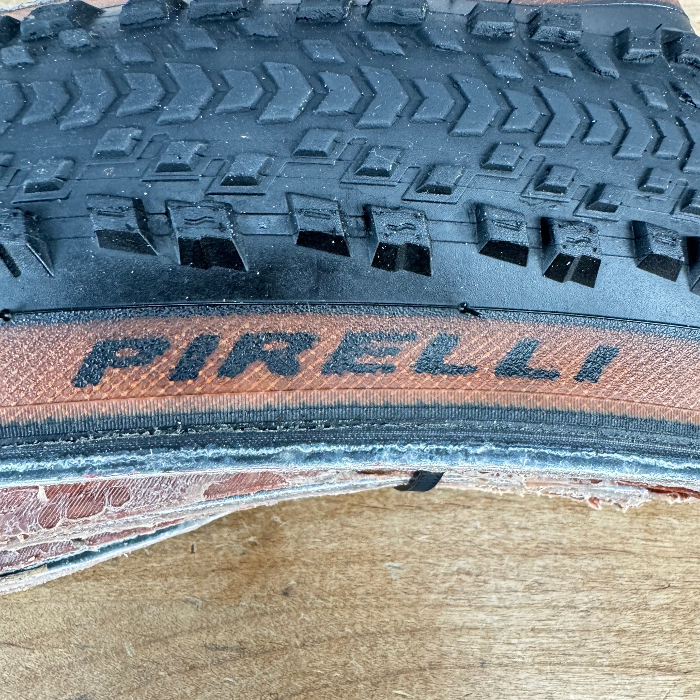 Light Wear! Pirelli Cinturato gravel TLR 700c x 40mm Tubeless Pair Tires 1067g