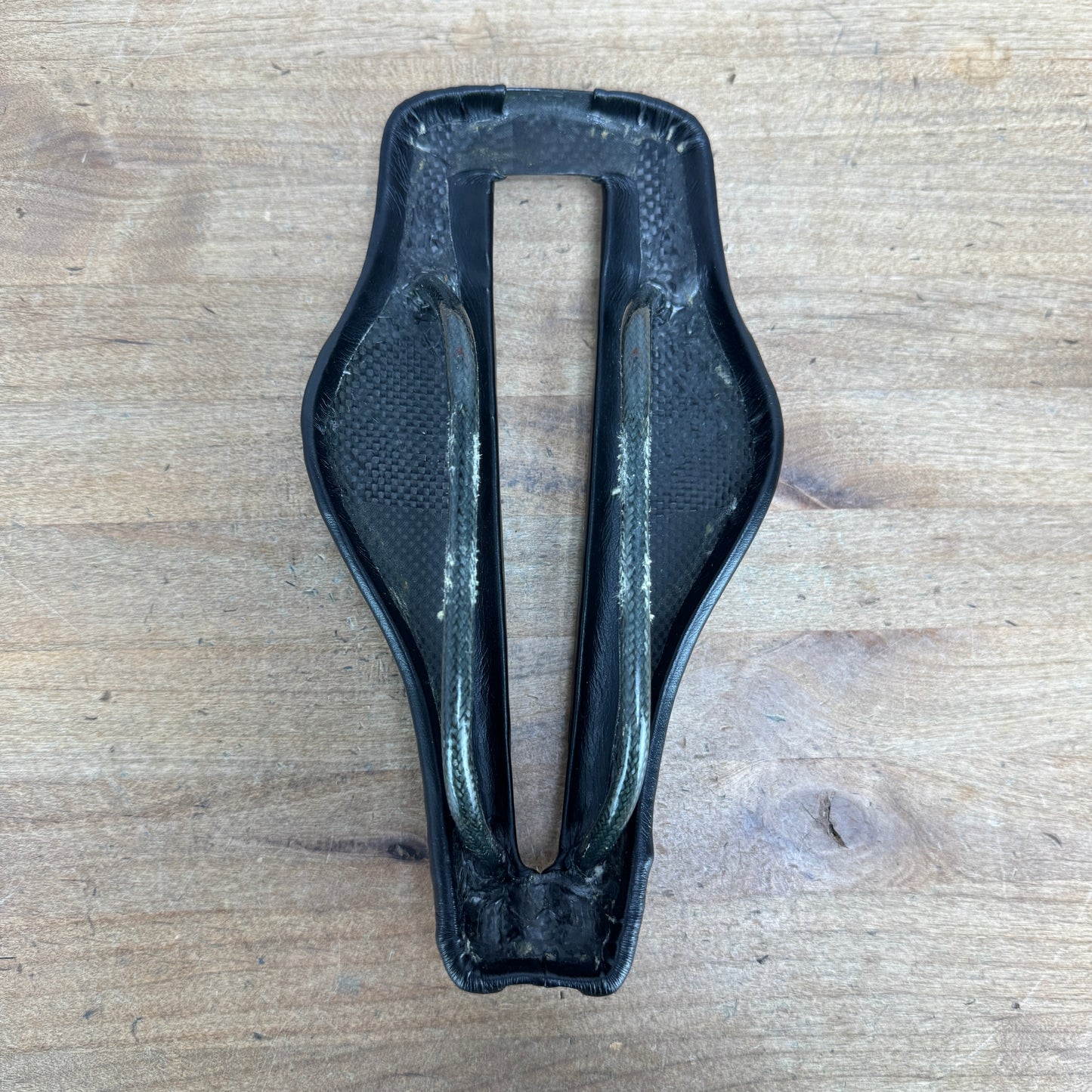 Dash Strike 7x7mm Carbon Rails 135mm TT/Triathlon Saddle 129g Older/Lighter Version