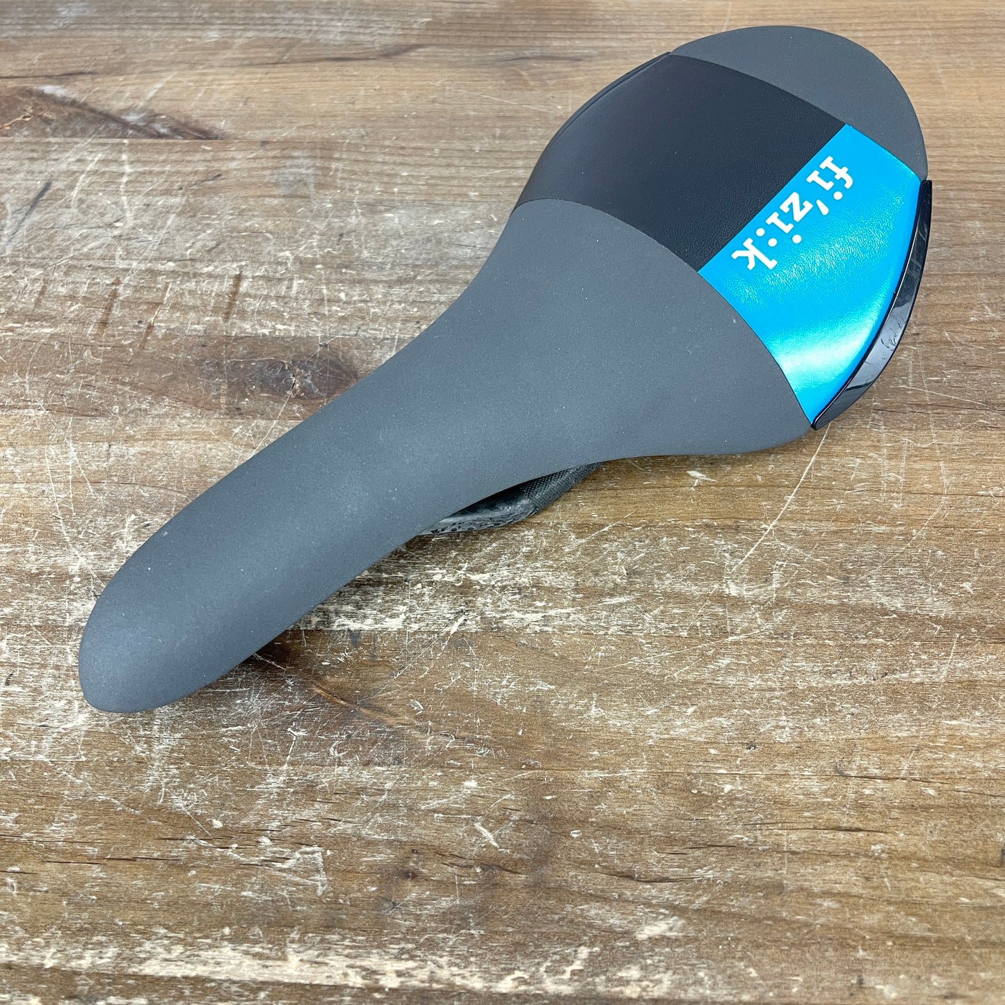 Fizik Aliante R3 8x10mm Carbon Rails 138mm Road Bike Saddle 189g