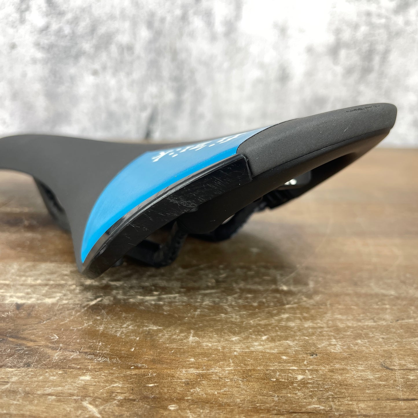 Fizik Aliante R3 8x10mm Carbon Rails 138mm Road Bike Saddle 189g