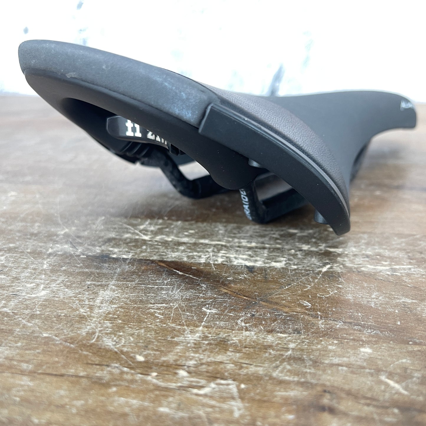 Fizik Aliante R3 8x10mm Carbon Rails 138mm Road Bike Saddle 189g