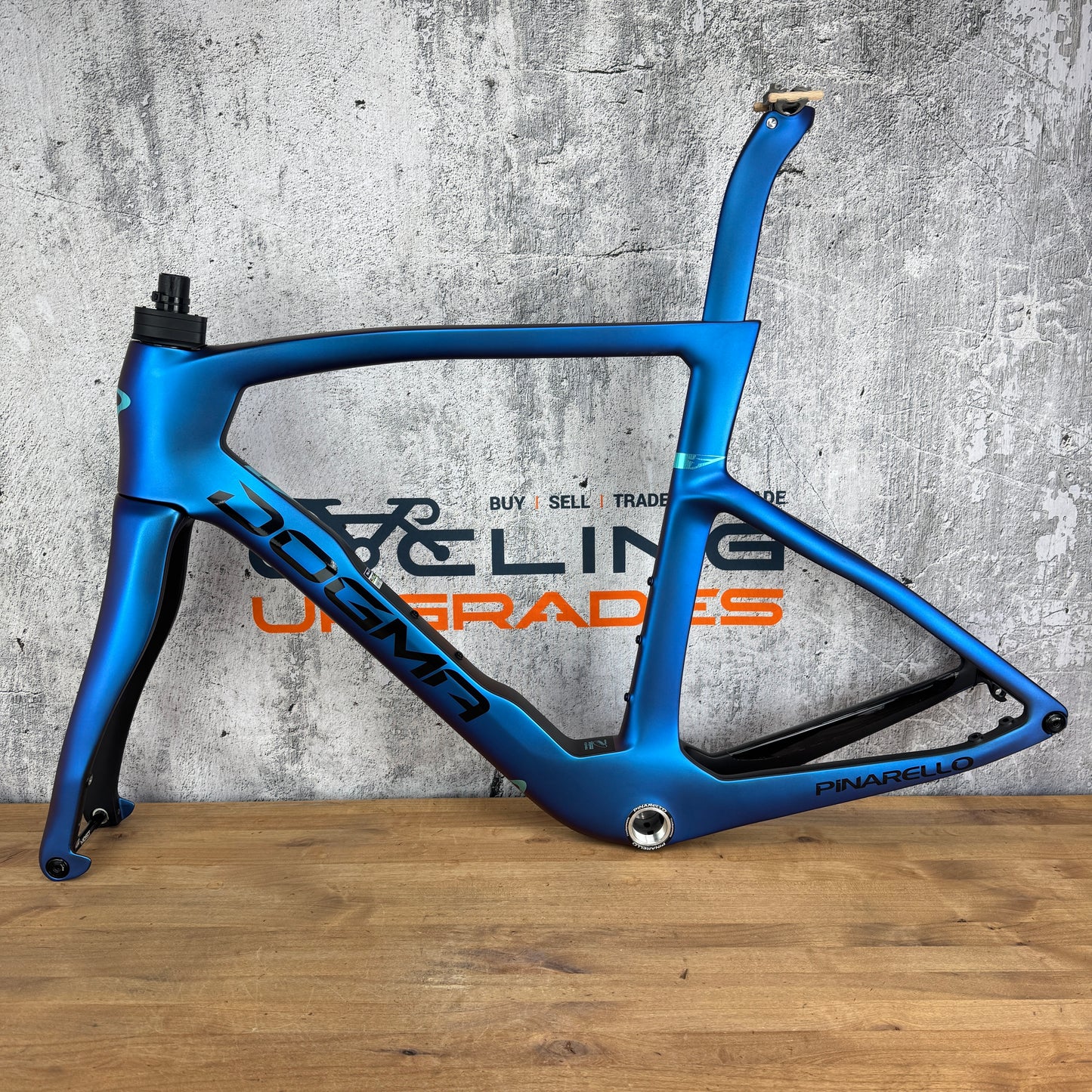 Mint! 2025 Pinarello Dogma F 55cm Carbon Disc Frameset 700c Luxter Blue 1816g