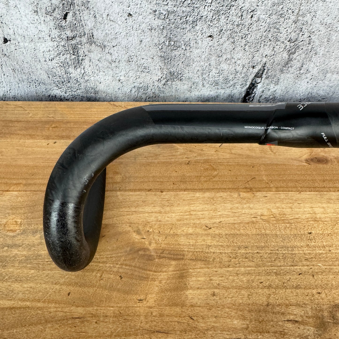 FSA K-Force 44cm (42cm @ Hoods) 31.8mm Internal Routing Carbon Handlebar 210g