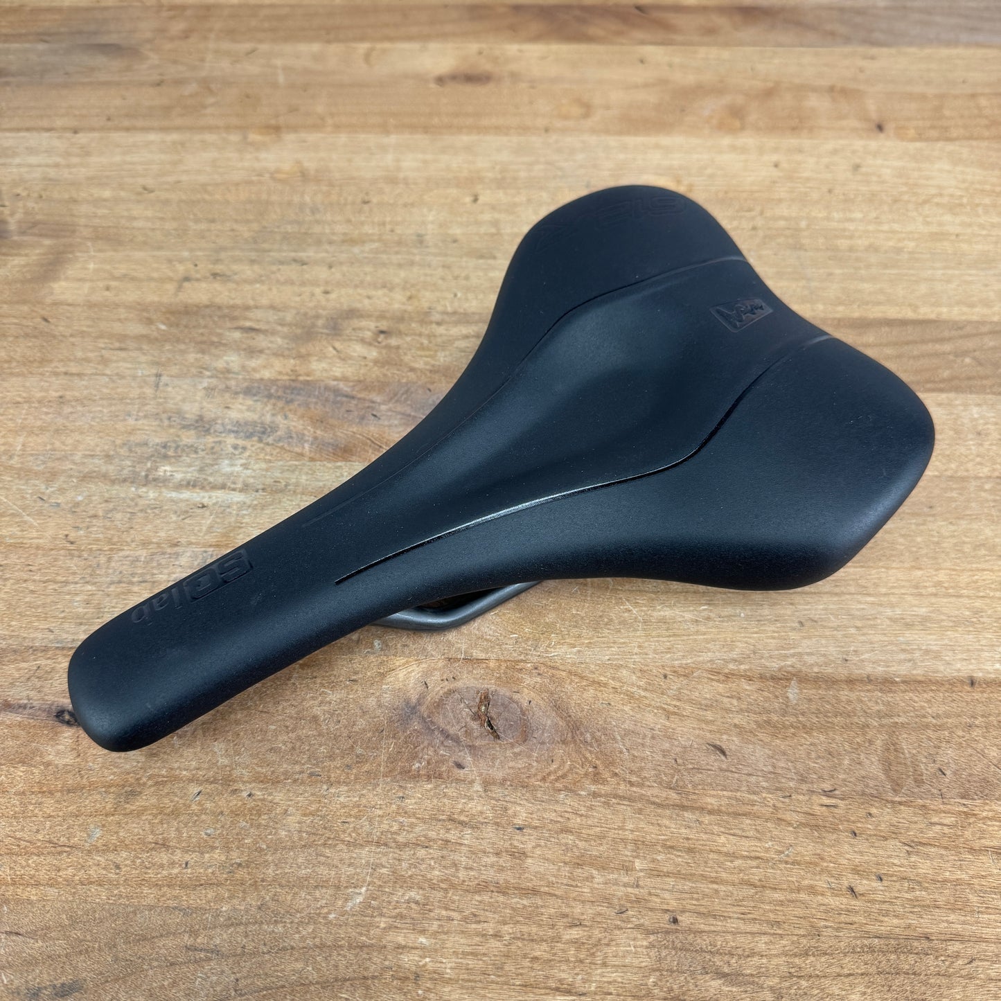 Low Mile! Sqlab 612 Ergowave R 7x9mm Carbon Rails 150mm Bike Saddle 139g