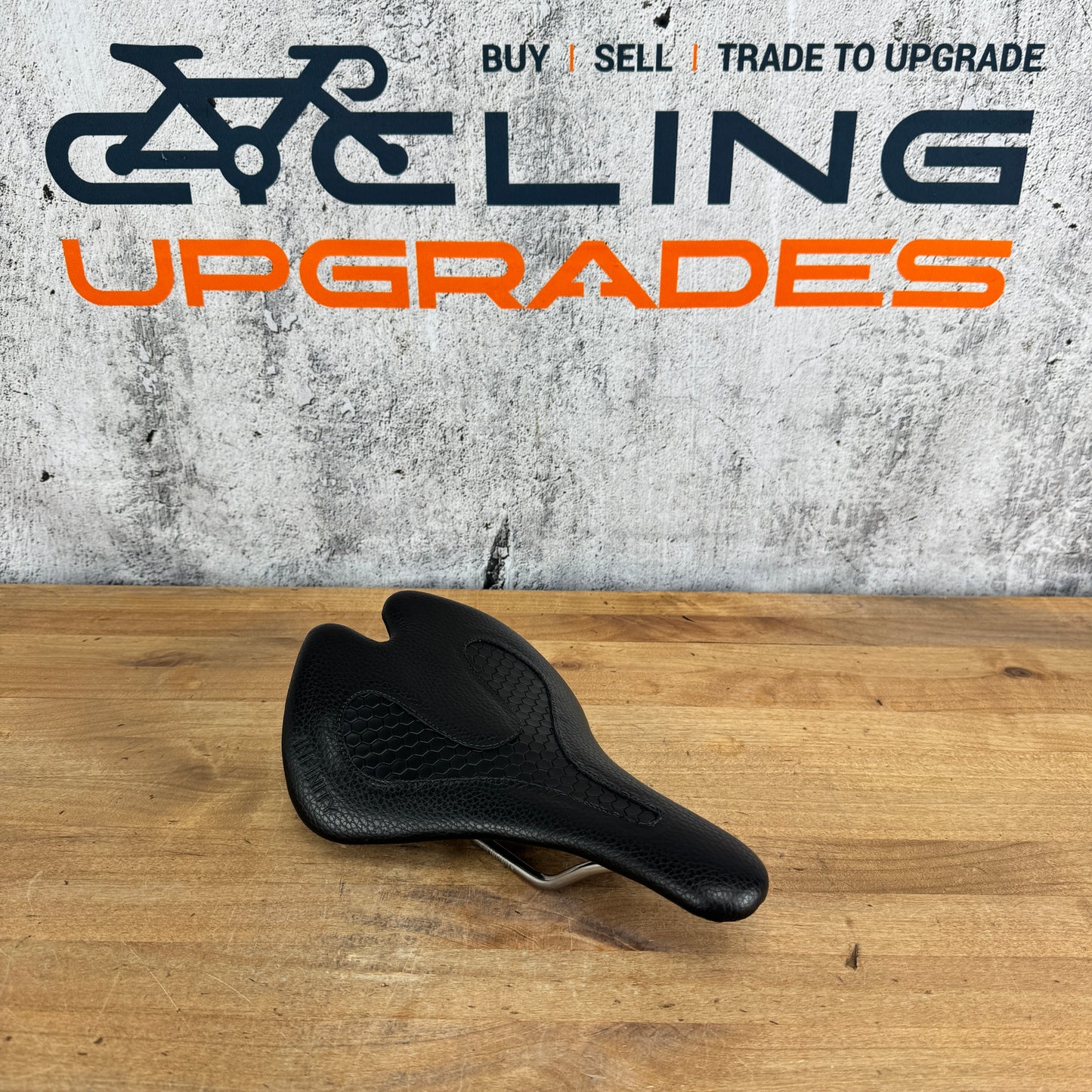 New! Infinity Elite E1X Black Leather 7x7mm Stainless Rails Comfort Bike Saddle