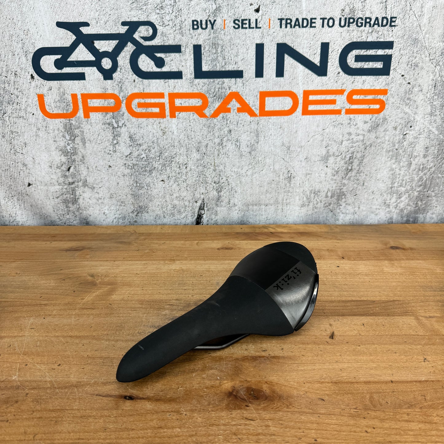 Low Mile! Fizik Aliante R5 Kium 7x7 Alloy Rails 135mm Saddle 225g