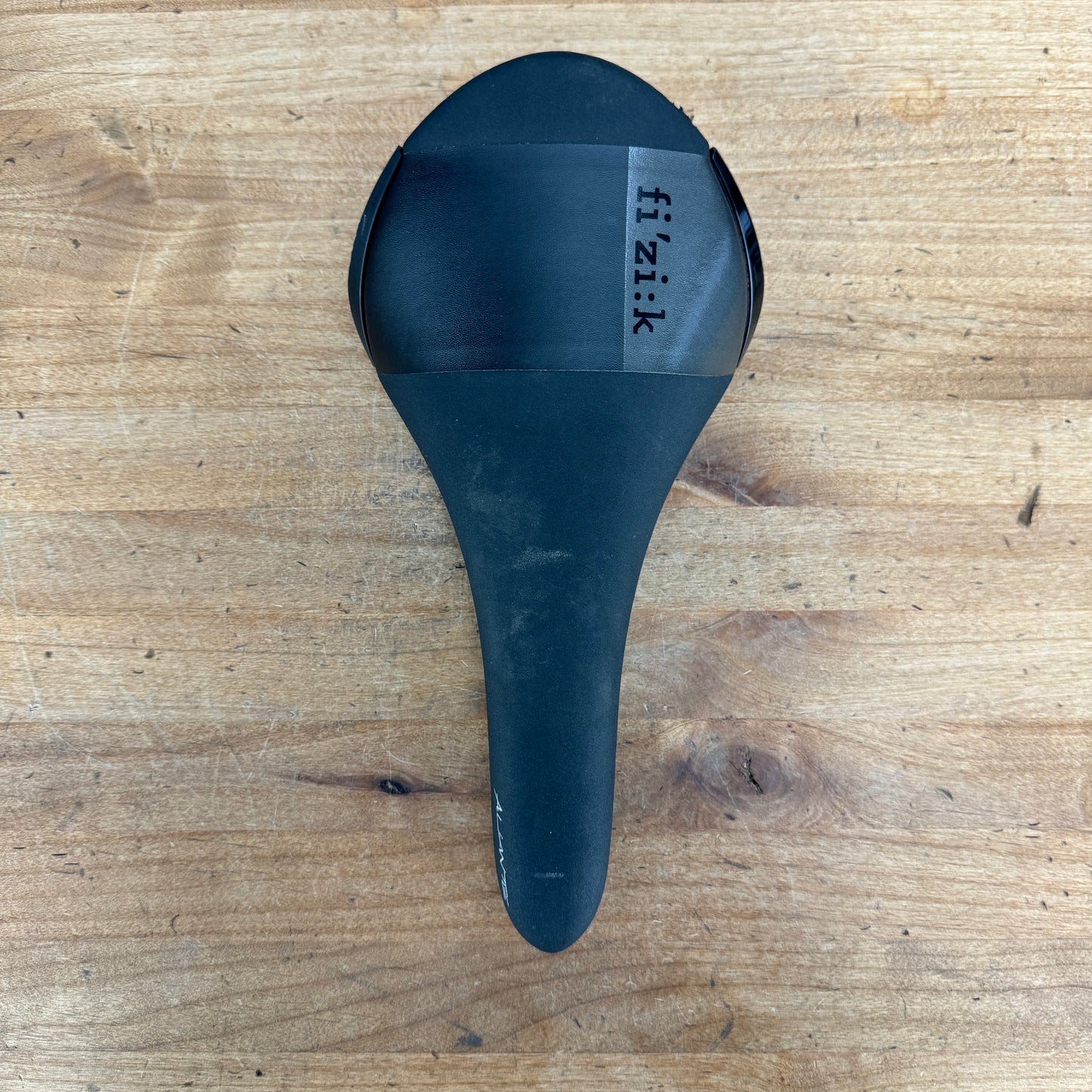 Low Mile! Fizik Aliante R5 Kium 7x7 Alloy Rails 135mm Saddle 225g