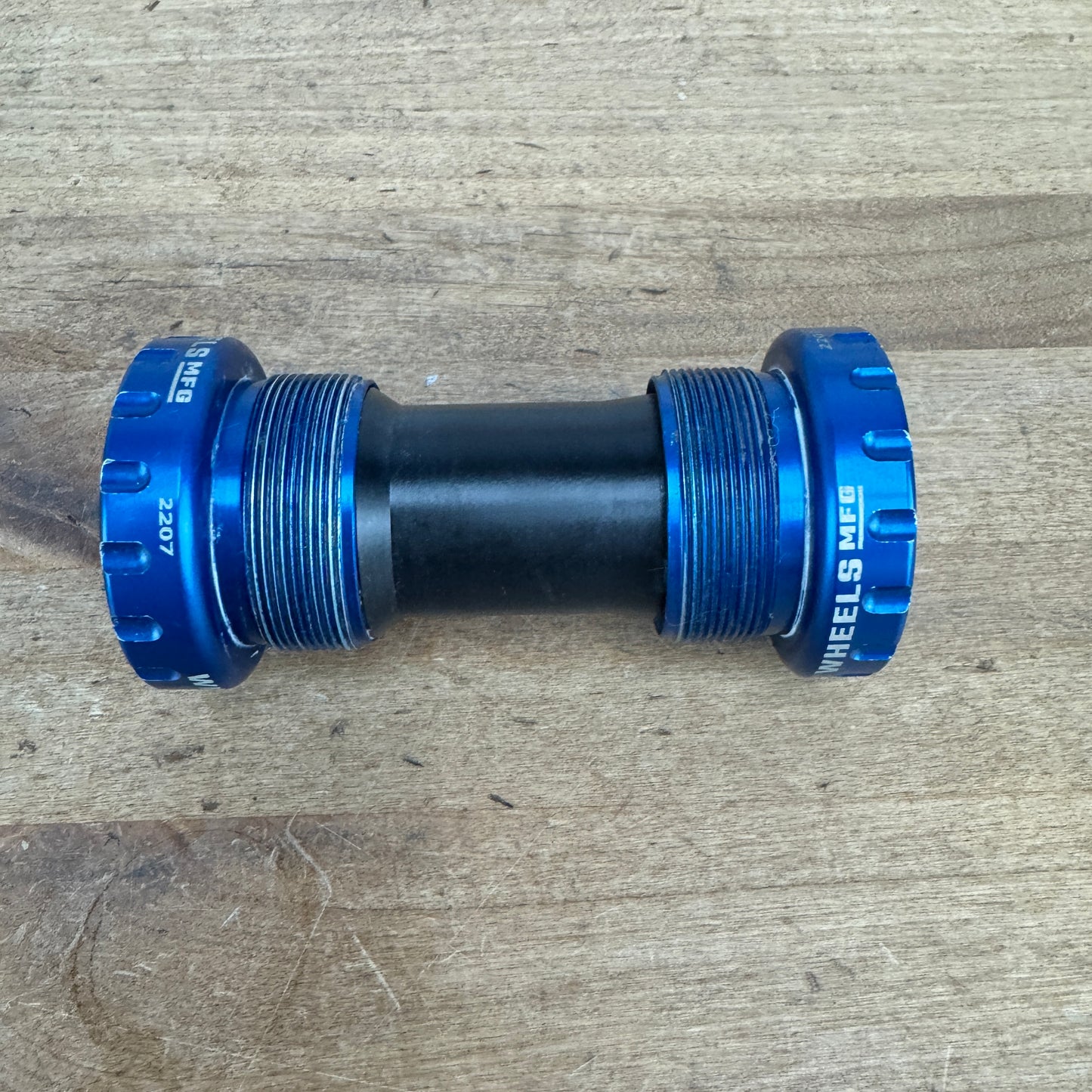 New Takeoff! Wheels Manufacturing BSA Blue Bottom Bracket for Shimano 24mm 94g