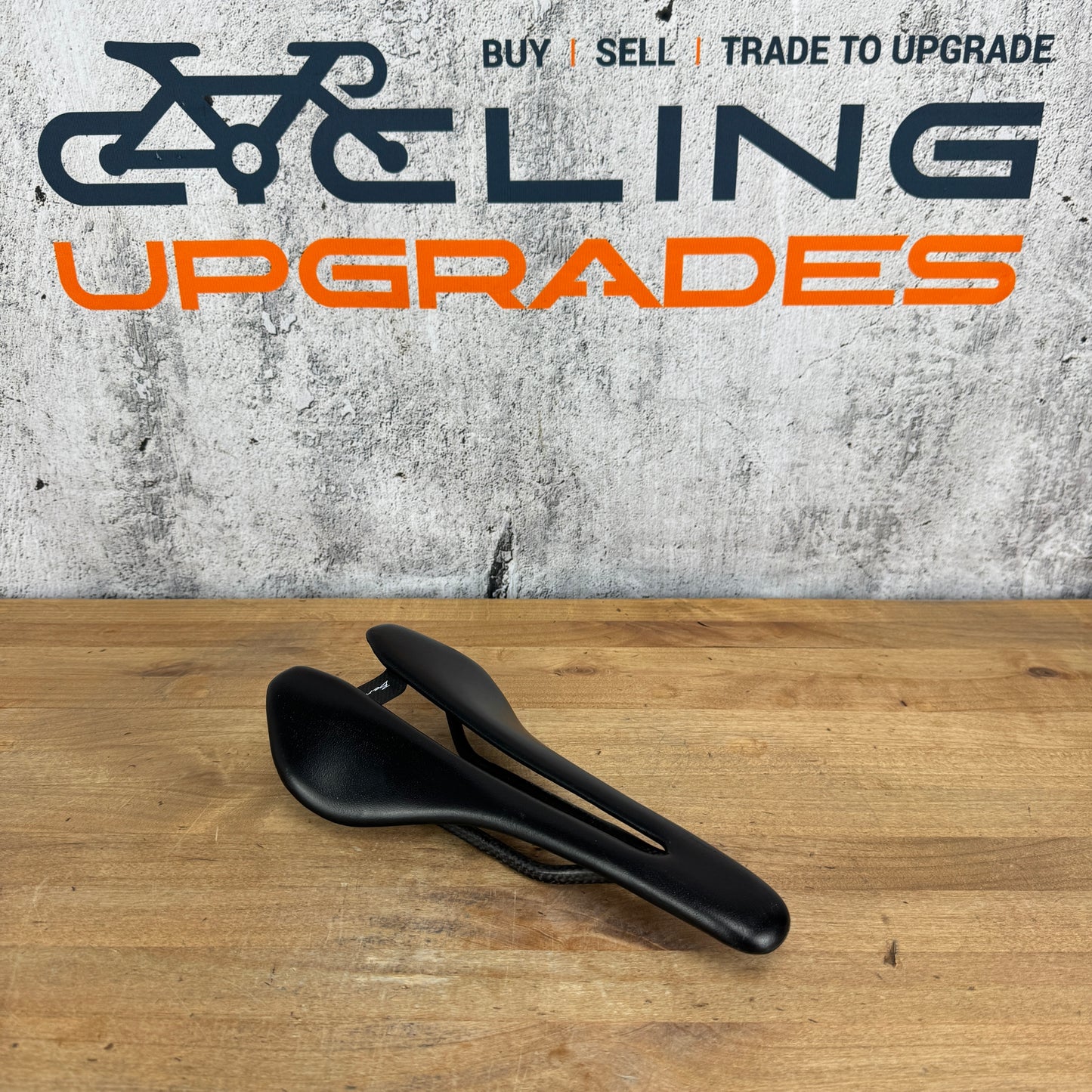 Berk Lupina Padded 7x9mm Carbon Rails Bike Saddle 96g