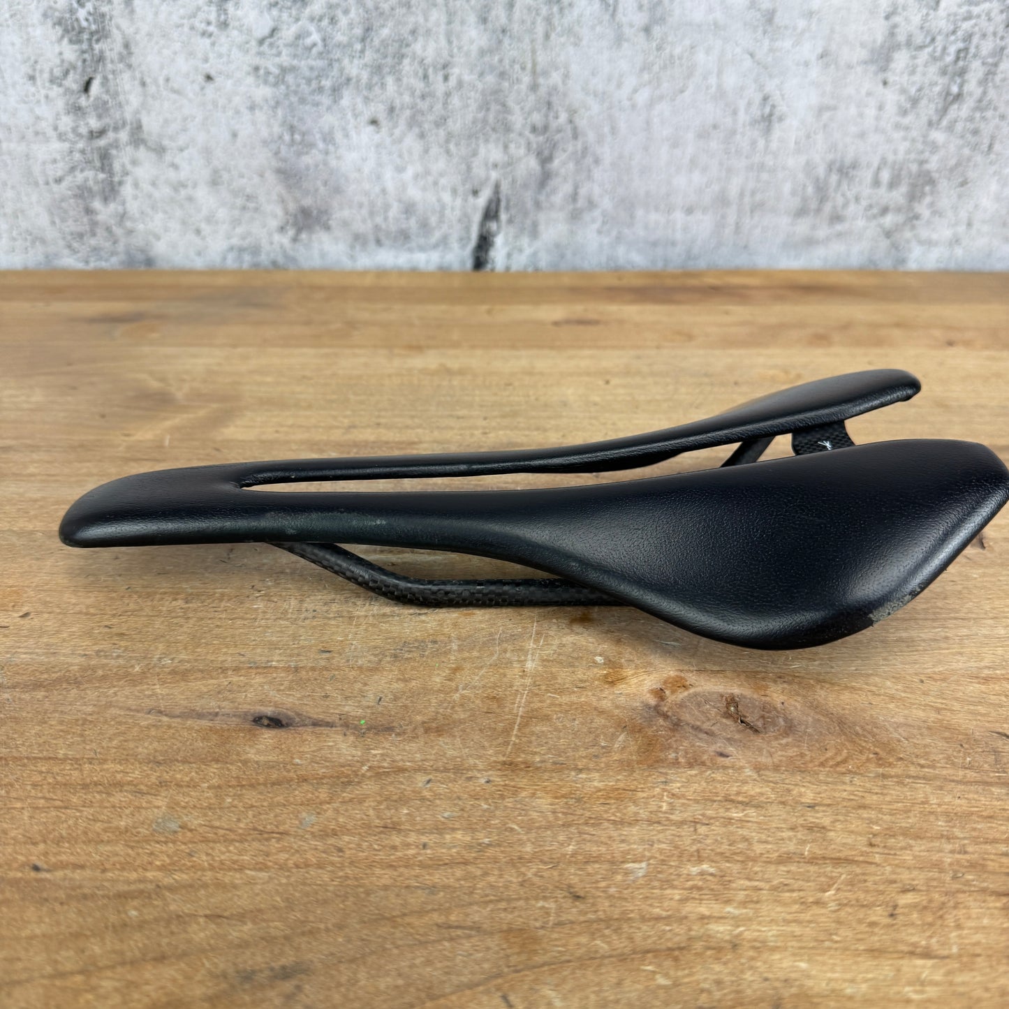 Berk Lupina Padded 7x9mm Carbon Rails Bike Saddle 96g