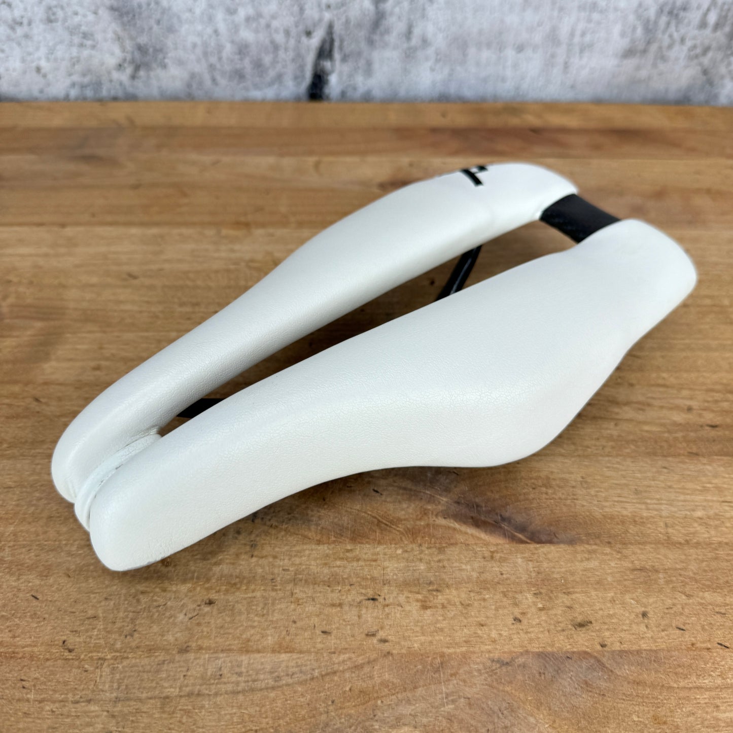 Dash Stage G2 Narrow 7x7mm Carbon Rails Bike Saddle 180g