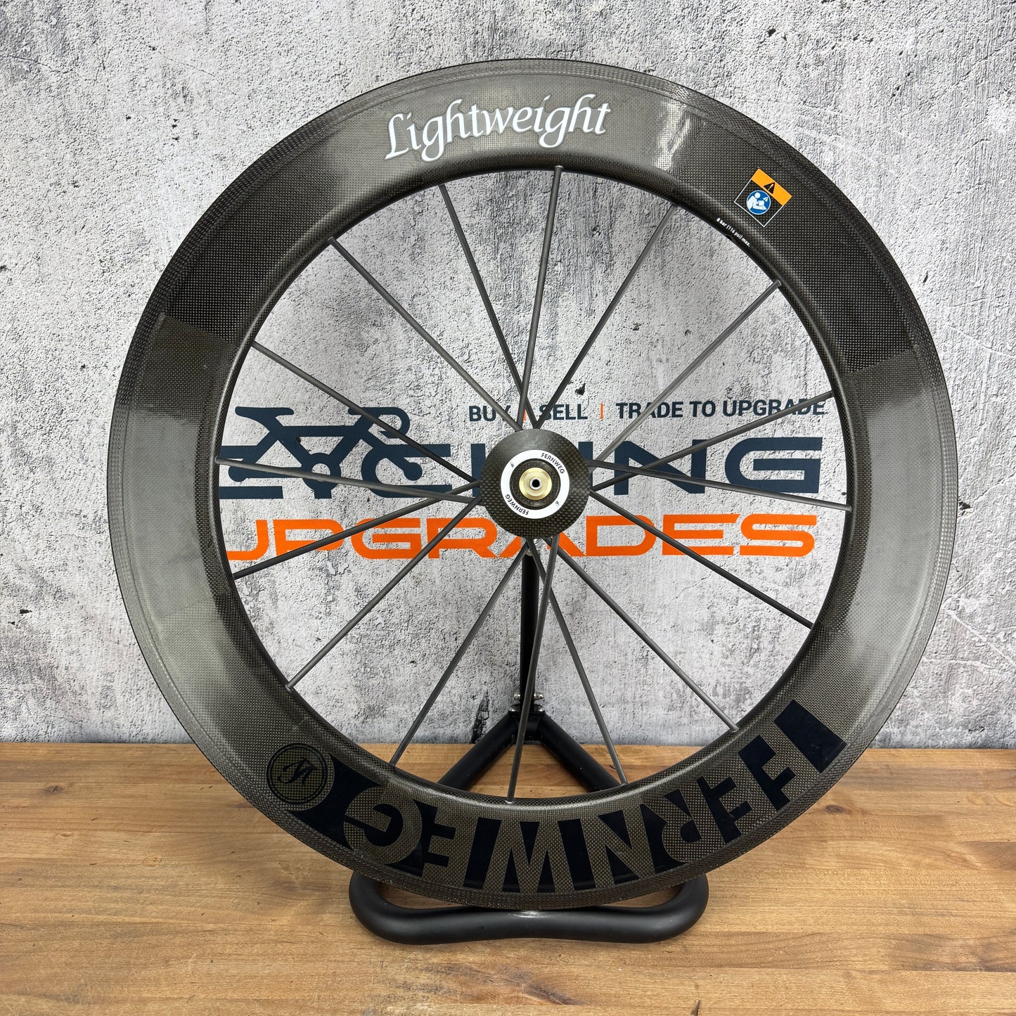 Lightweight Fernweg Carbon Clincher Front Wheel 700c Rim Brake 707g *Damaged