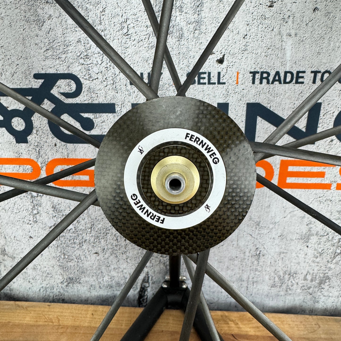 Lightweight Fernweg Carbon Clincher Front Wheel 700c Rim Brake 707g *Damaged