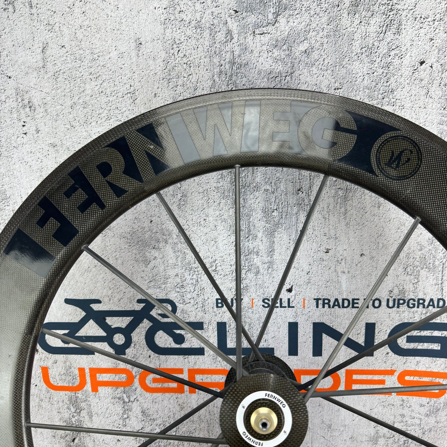 Lightweight Fernweg Carbon Clincher Front Wheel 700c Rim Brake 707g *Damaged
