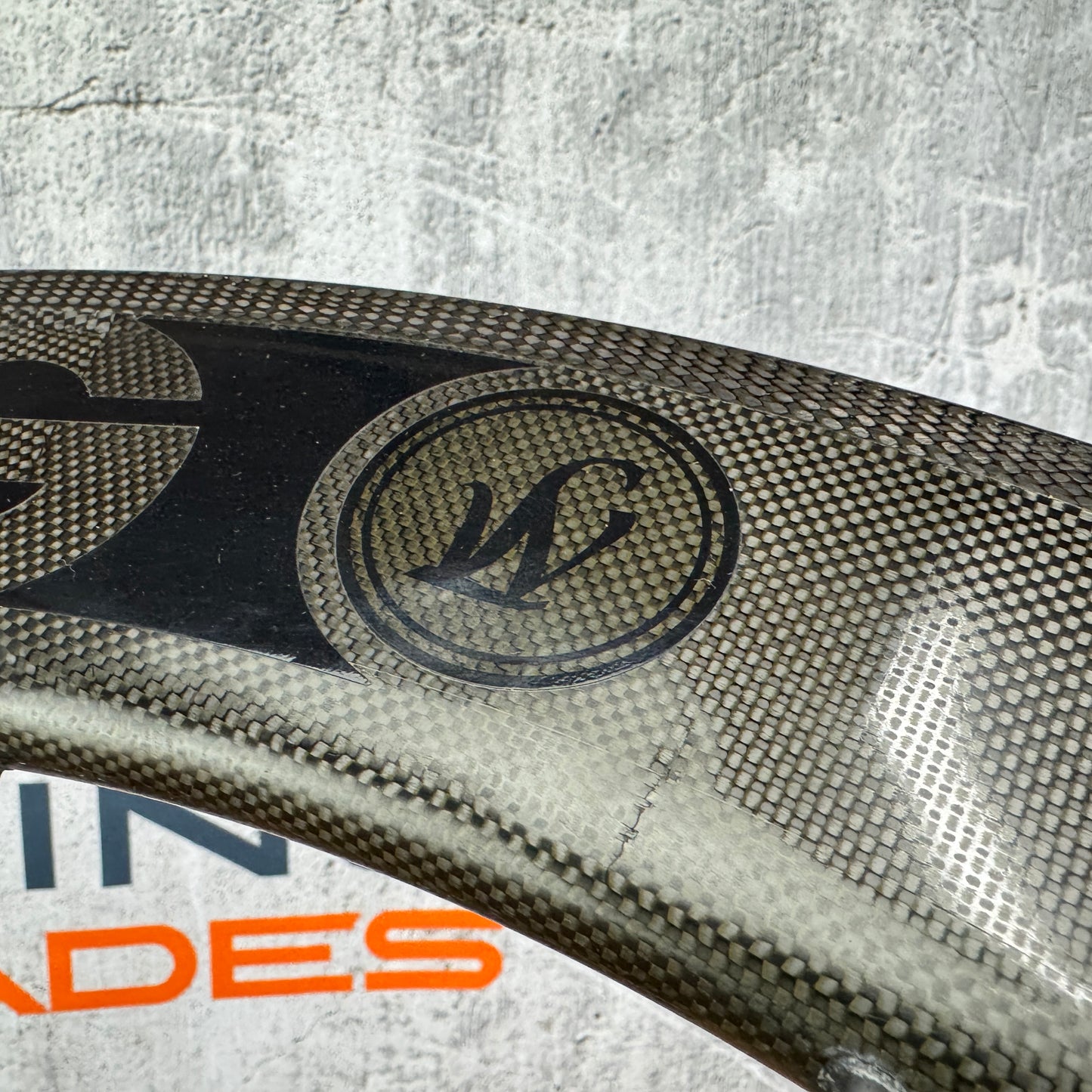 Lightweight Fernweg Carbon Clincher Front Wheel 700c Rim Brake 707g *Damaged