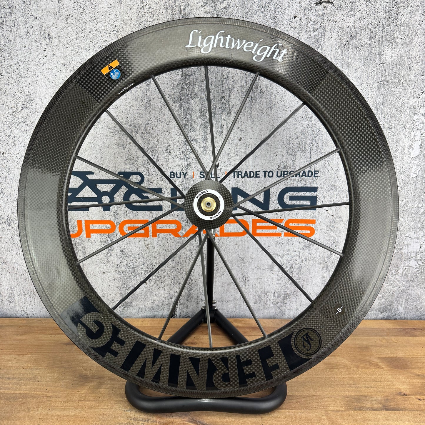Lightweight Fernweg Carbon Clincher Front Wheel 700c Rim Brake 707g *Damaged