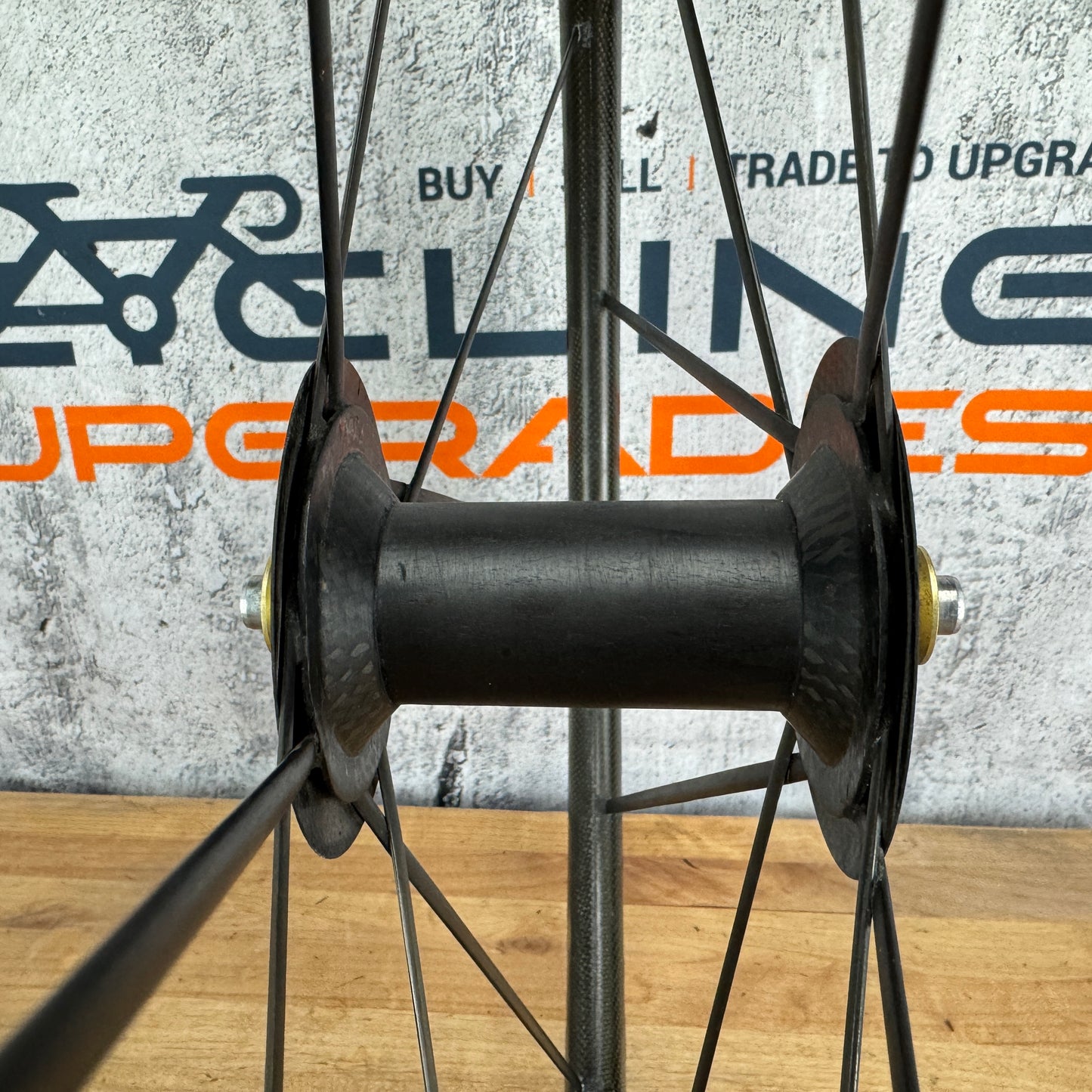 Lightweight Fernweg Carbon Clincher Front Wheel 700c Rim Brake 707g *Damaged