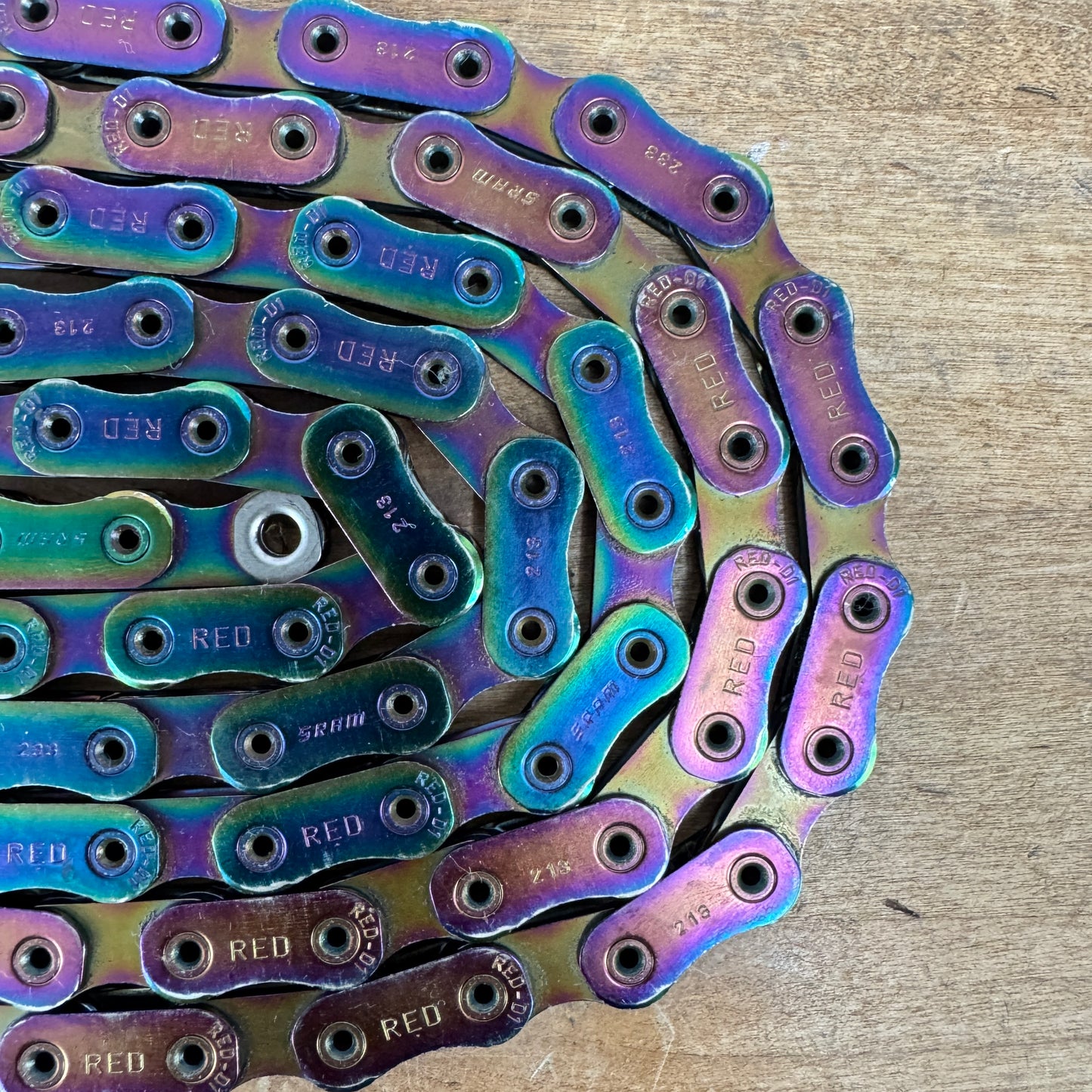 Light Wear SRAM CN-RED-D1 Red D1 Flattop 12-Speed 114 Links Rainbow Bike Chain