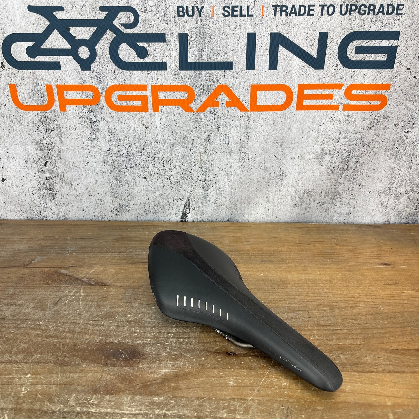 Fizik Arione 7x7mm Kium Rails 130mm Road Bike Saddle 244g
