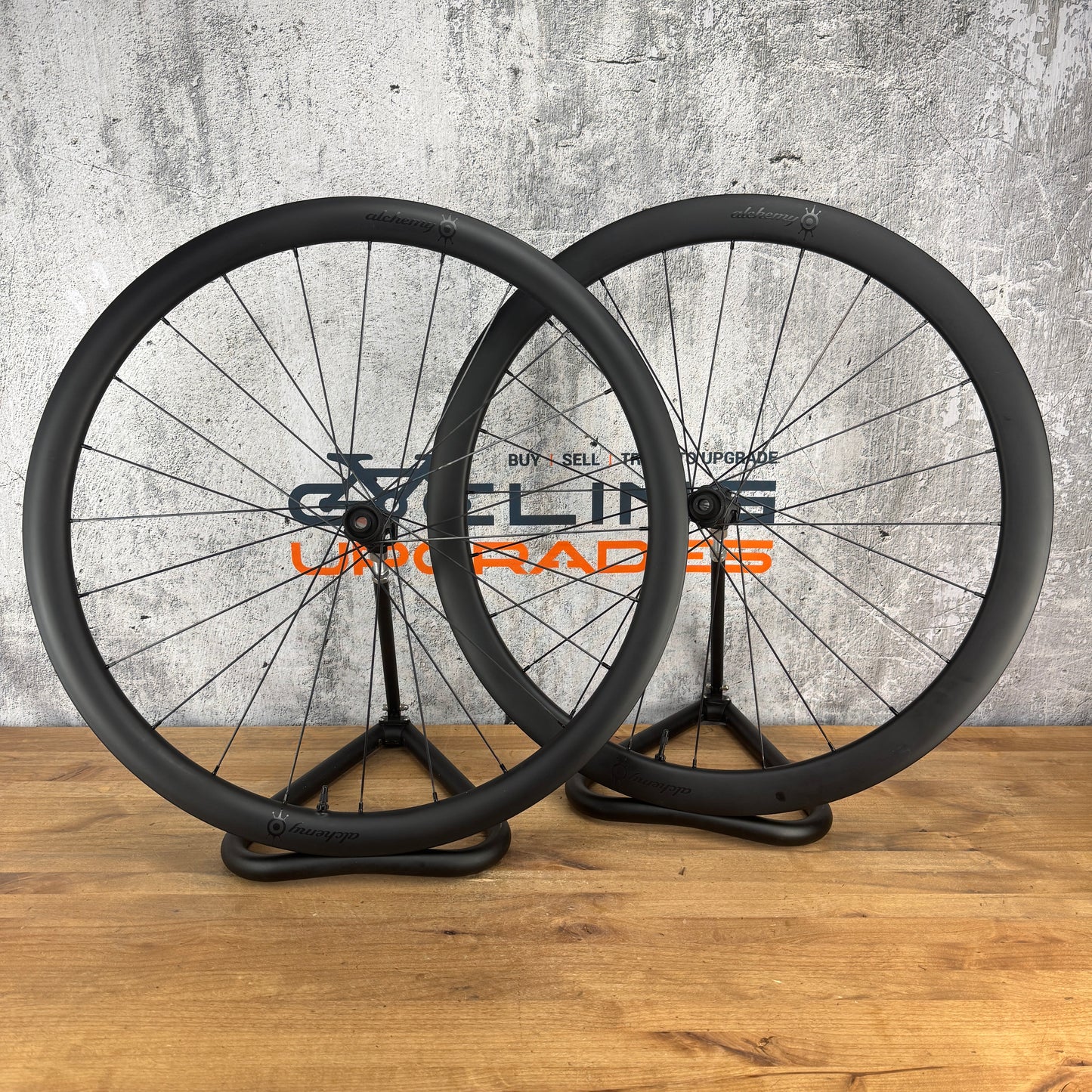 Low Mile! Alchemy Carbon Tubeless Gravel Disc Wheelset 700c DT Swiss 240 1422g