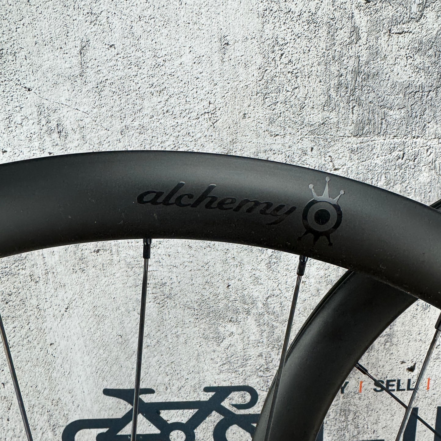Low Mile! Alchemy Carbon Tubeless Gravel Disc Wheelset 700c DT Swiss 240 1422g