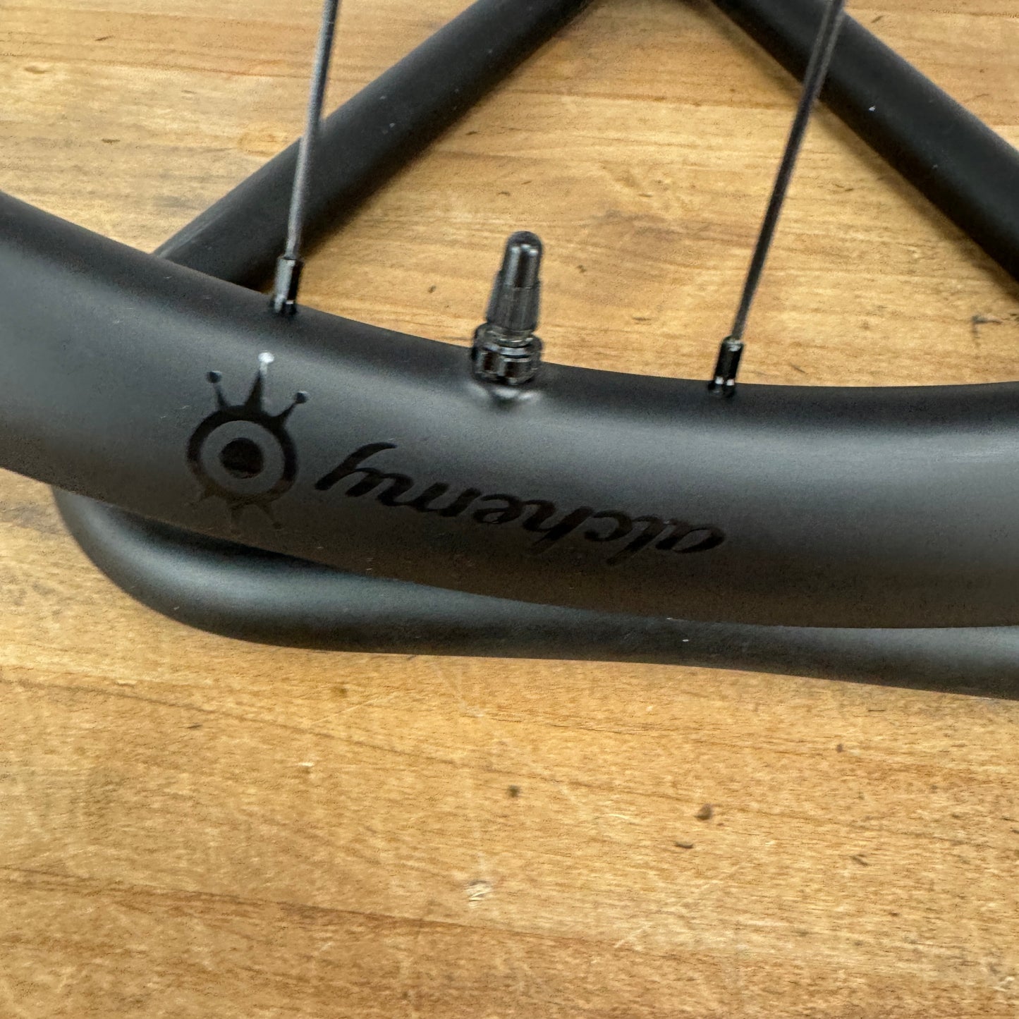 Low Mile! Alchemy Carbon Tubeless Gravel Disc Wheelset 700c DT Swiss 240 1422g