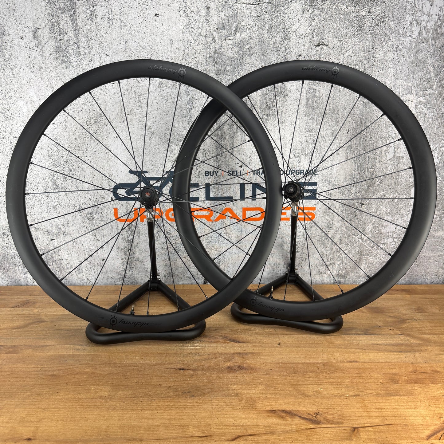 Low Mile! Alchemy Carbon Tubeless Gravel Disc Wheelset 700c DT Swiss 240 1422g