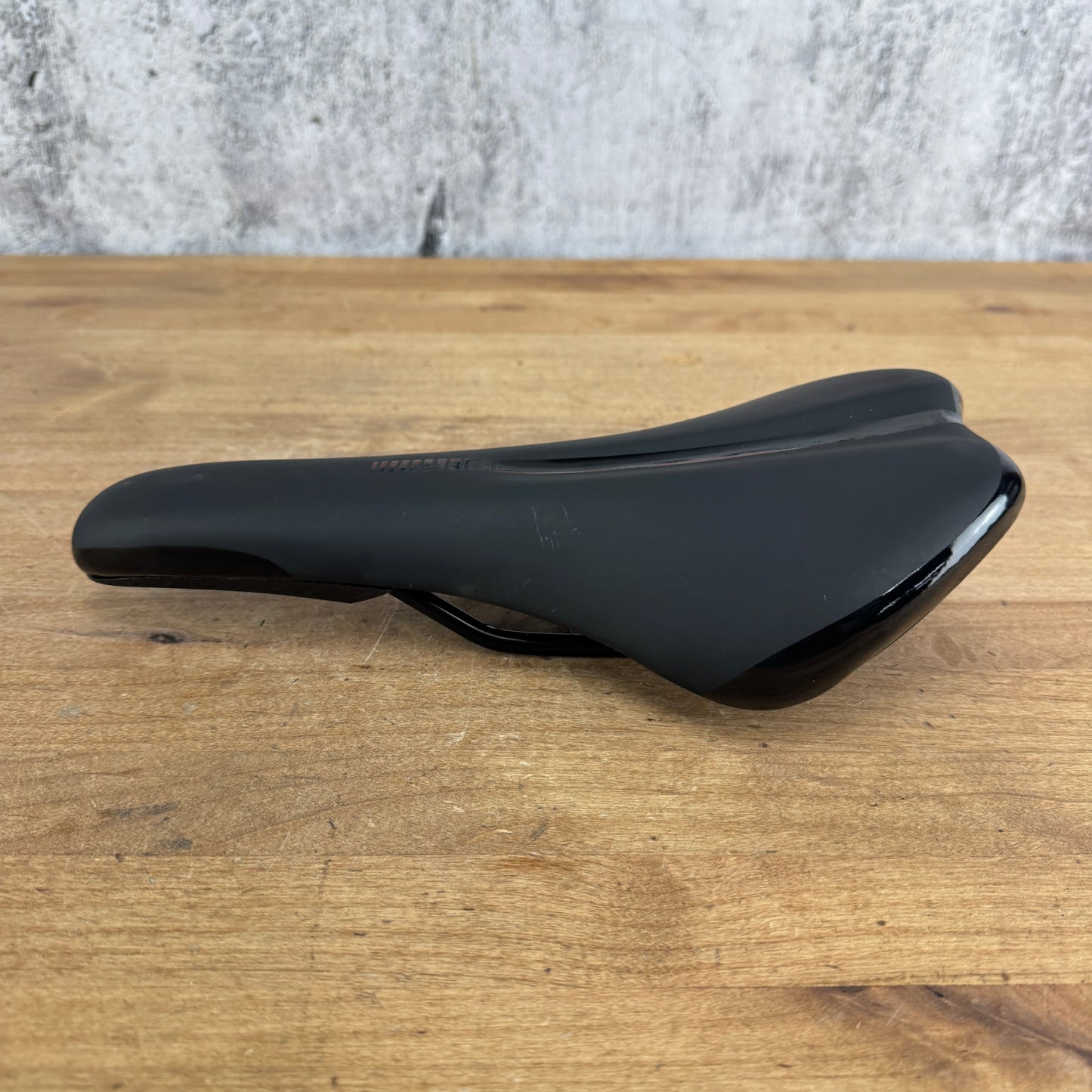 Light Use! Wahoo Kickr Bike 130mm 7x7mm Steel Rails Saddle 305g