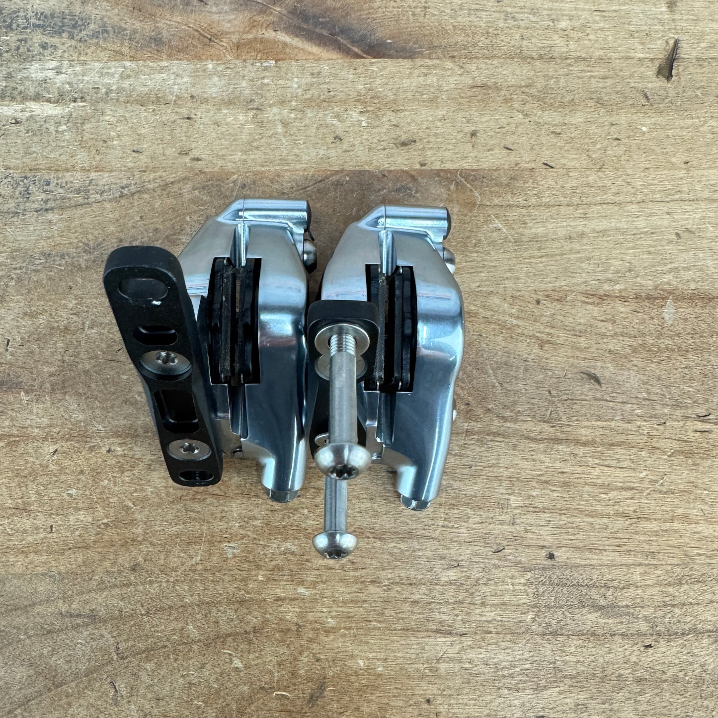 SRAM Red AXS D1 Flat-Mount Two-Piece Disc Brake Calipers w/ Adapters 265g