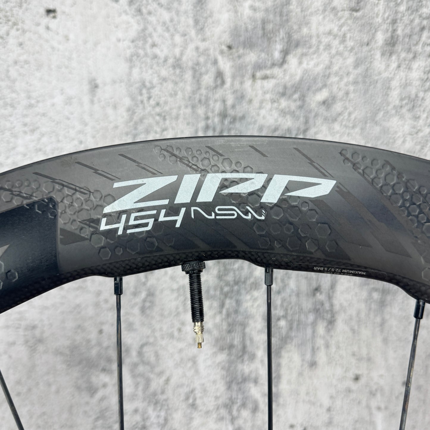 Low Mile! Zipp 454 NSW Carbon Hookless Tubeless Disc Brake Rear Wheel 700c 756g